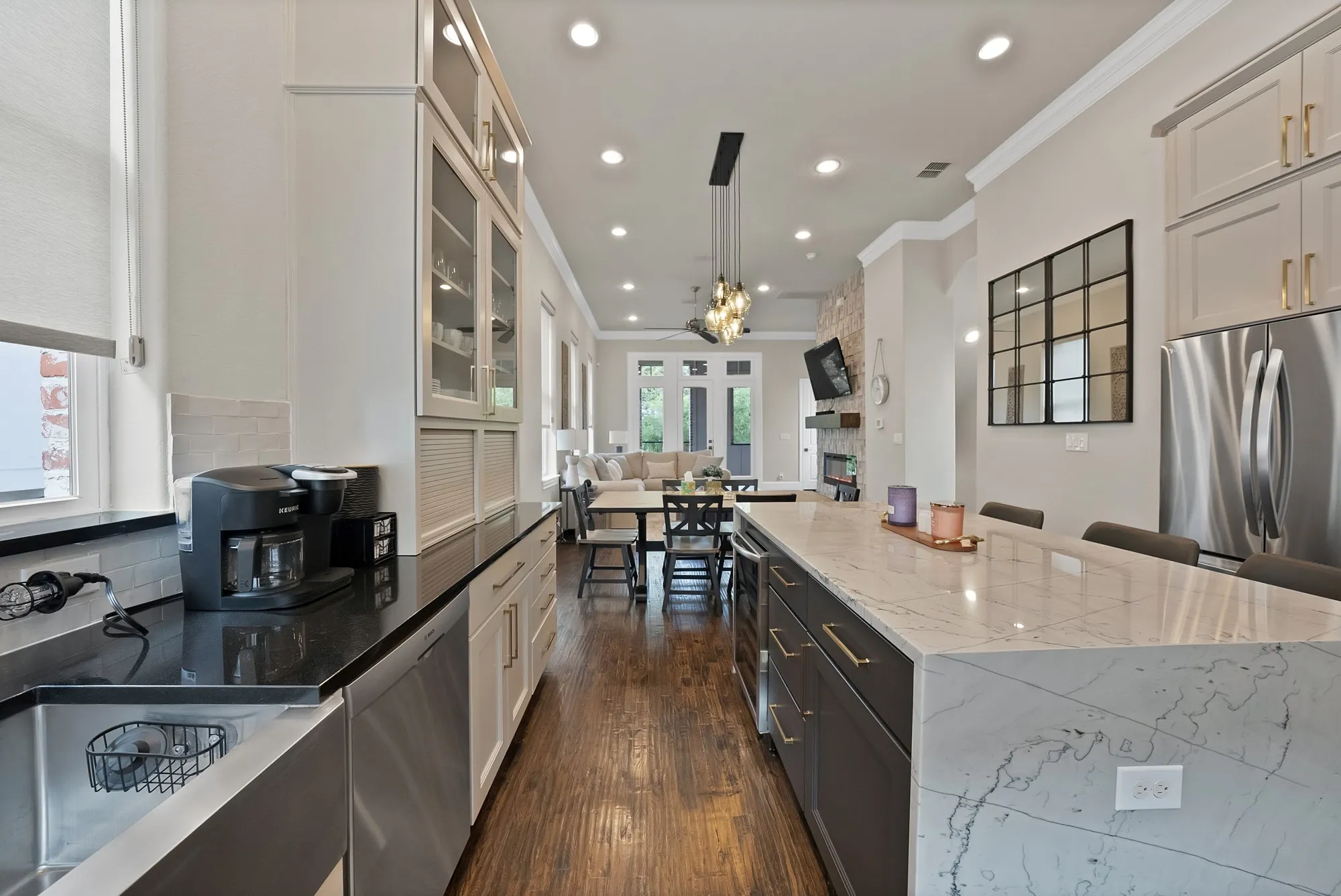 Townhouse For Sale in Tarrant County , 406 Mills Street, Fort Worth, Texas 76102, 3 Bedrooms, 4 Bathrooms, 2 Garage spaces, 2,308 Sqft, built in 2016, Price $790,000, mls#21265956, Real Estate Agent in Fort Worth, Homes For Sale in Tarrant county, Homes For Sale in Fort Worth, Realtor in Fort Worth Texas, Real Estate Brokerage Independent Realty Texas, Luminita Cordes Realtor