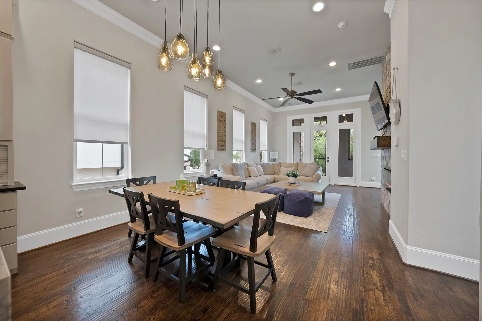 Townhouse For Sale in Tarrant County , 406 Mills Street, Fort Worth, Texas 76102, 3 Bedrooms, 4 Bathrooms, 2 Garage spaces, 2,308 Sqft, built in 2016, Price $790,000, mls#21265956, Real Estate Agent in Fort Worth, Homes For Sale in Tarrant county, Homes For Sale in Fort Worth, Realtor in Fort Worth Texas, Real Estate Brokerage Independent Realty Texas, Luminita Cordes Realtor