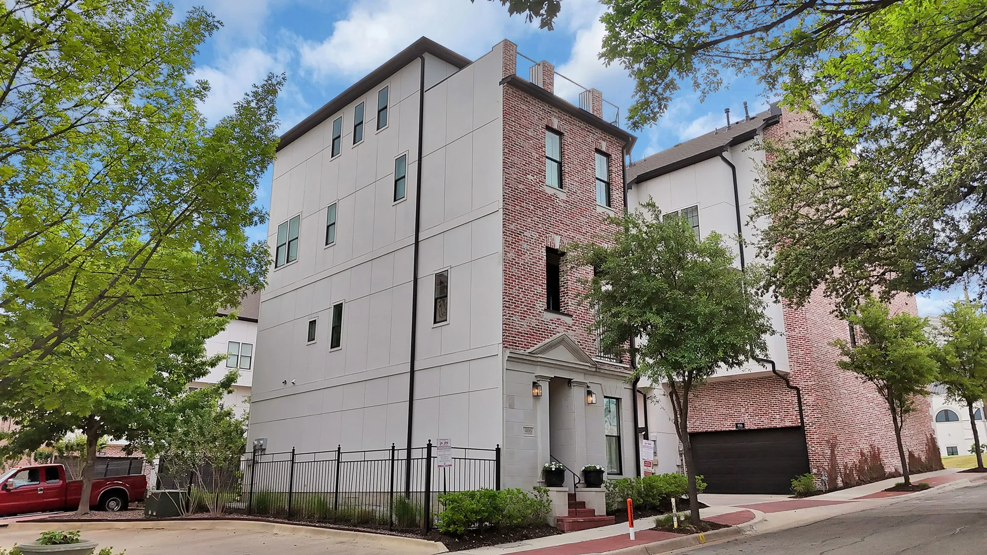 Townhouse For Sale in Tarrant County , 406 Mills Street, Fort Worth, Texas 76102, 3 Bedrooms, 4 Bathrooms, 2 Garage spaces, 2,308 Sqft, built in 2016, Price $790,000, mls#21265956, Real Estate Agent in Fort Worth, Homes For Sale in Tarrant county, Homes For Sale in Fort Worth, Realtor in Fort Worth Texas, Real Estate Brokerage Independent Realty Texas, Luminita Cordes Realtor