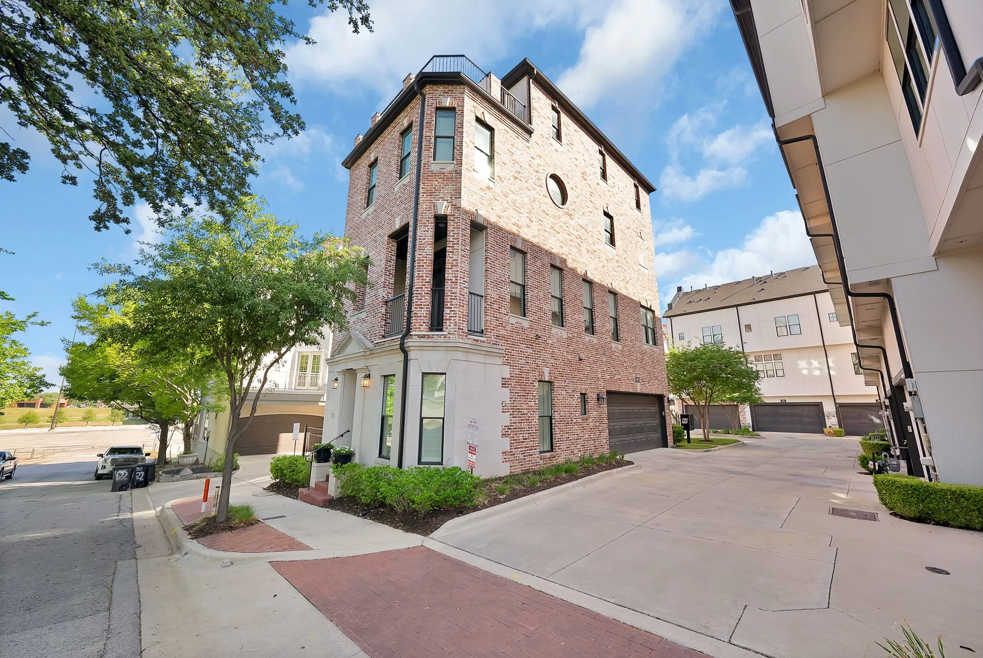 Townhouse For Sale in Tarrant County , 406 Mills Street, Fort Worth, Texas 76102, 3 Bedrooms, 4 Bathrooms, 2 Garage spaces, 2,308 Sqft, built in 2016, Price $790,000, mls#21265956, Real Estate Agent in Fort Worth, Homes For Sale in Tarrant county, Homes For Sale in Fort Worth, Realtor in Fort Worth Texas, Real Estate Brokerage Independent Realty Texas, Luminita Cordes Realtor