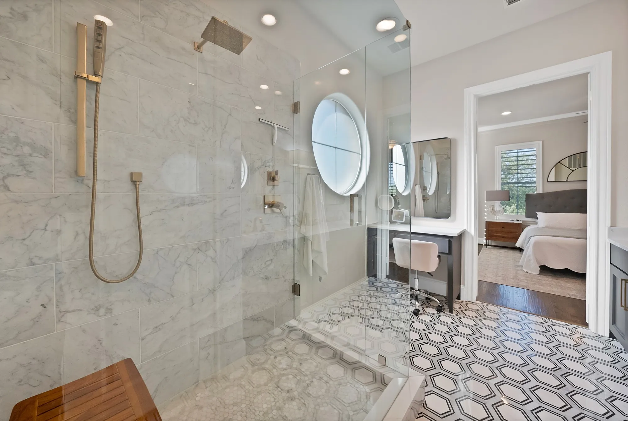 Townhouse For Sale in Tarrant County , 406 Mills Street, Fort Worth, Texas 76102, 3 Bedrooms, 4 Bathrooms, 2 Garage spaces, 2,308 Sqft, built in 2016, Price $790,000, mls#21265956, Real Estate Agent in Fort Worth, Homes For Sale in Tarrant county, Homes For Sale in Fort Worth, Realtor in Fort Worth Texas, Real Estate Brokerage Independent Realty Texas, Luminita Cordes Realtor