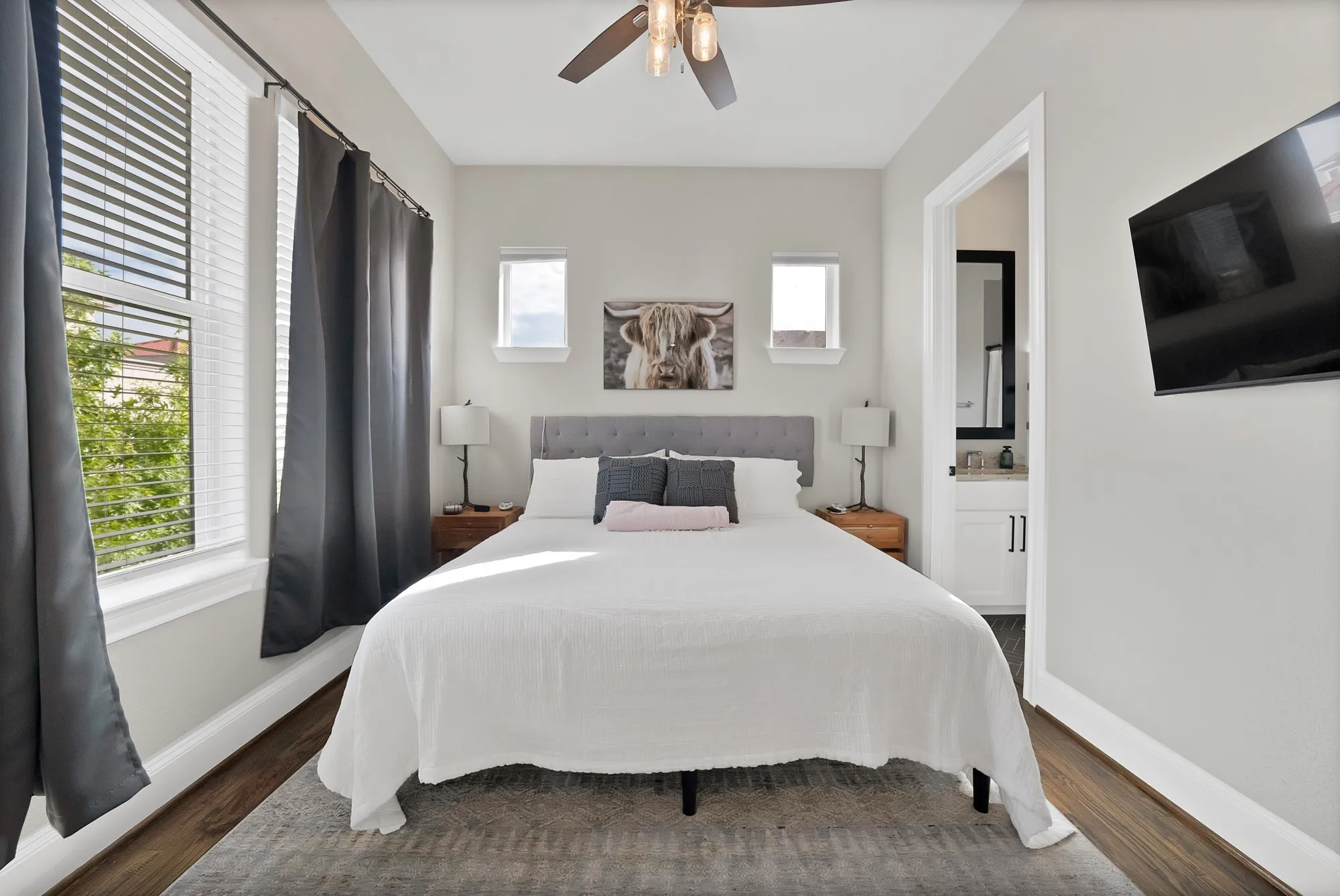Townhouse For Sale in Tarrant County , 406 Mills Street, Fort Worth, Texas 76102, 3 Bedrooms, 4 Bathrooms, 2 Garage spaces, 2,308 Sqft, built in 2016, Price $790,000, mls#21265956, Real Estate Agent in Fort Worth, Homes For Sale in Tarrant county, Homes For Sale in Fort Worth, Realtor in Fort Worth Texas, Real Estate Brokerage Independent Realty Texas, Luminita Cordes Realtor