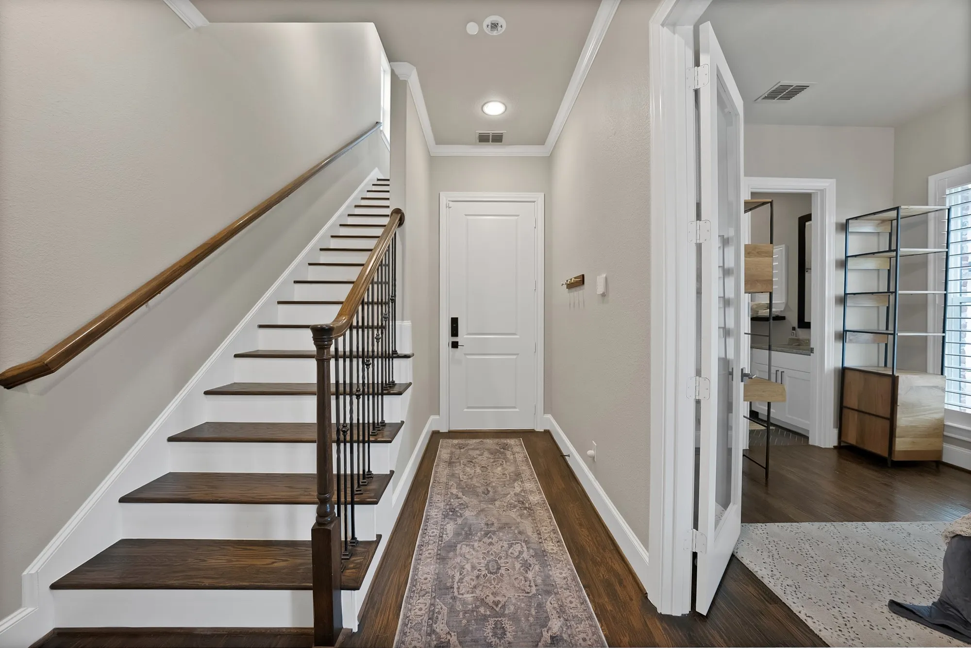 Townhouse For Sale in Tarrant County , 406 Mills Street, Fort Worth, Texas 76102, 3 Bedrooms, 4 Bathrooms, 2 Garage spaces, 2,308 Sqft, built in 2016, Price $790,000, mls#21265956, Real Estate Agent in Fort Worth, Homes For Sale in Tarrant county, Homes For Sale in Fort Worth, Realtor in Fort Worth Texas, Real Estate Brokerage Independent Realty Texas, Luminita Cordes Realtor