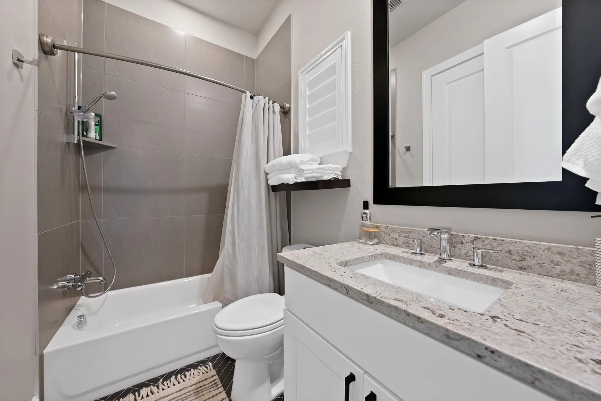 Townhouse For Sale in Tarrant County , 406 Mills Street, Fort Worth, Texas 76102, 3 Bedrooms, 4 Bathrooms, 2 Garage spaces, 2,308 Sqft, built in 2016, Price $790,000, mls#21265956, Real Estate Agent in Fort Worth, Homes For Sale in Tarrant county, Homes For Sale in Fort Worth, Realtor in Fort Worth Texas, Real Estate Brokerage Independent Realty Texas, Luminita Cordes Realtor