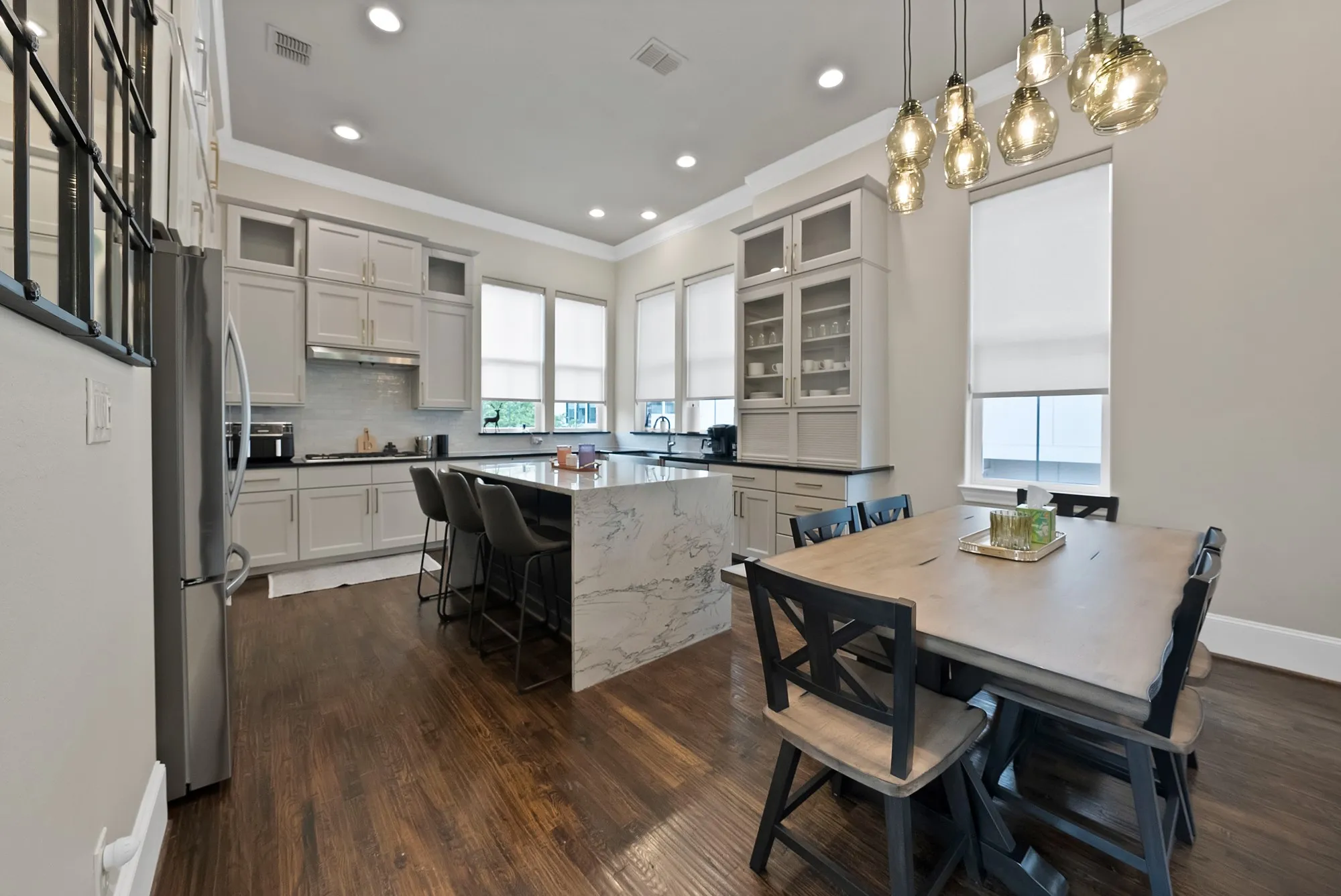 Townhouse For Sale in Tarrant County , 406 Mills Street, Fort Worth, Texas 76102, 3 Bedrooms, 4 Bathrooms, 2 Garage spaces, 2,308 Sqft, built in 2016, Price $790,000, mls#21265956, Real Estate Agent in Fort Worth, Homes For Sale in Tarrant county, Homes For Sale in Fort Worth, Realtor in Fort Worth Texas, Real Estate Brokerage Independent Realty Texas, Luminita Cordes Realtor