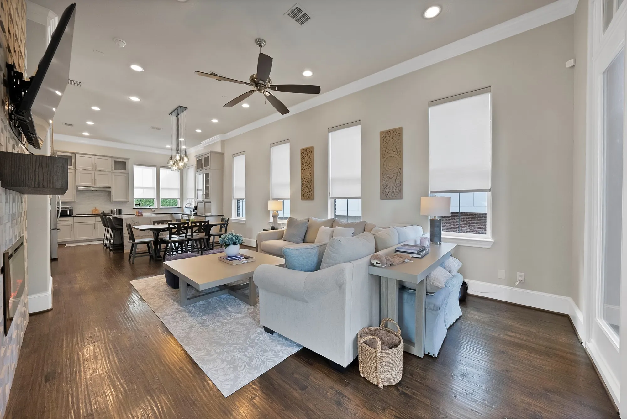 Townhouse For Sale in Tarrant County , 406 Mills Street, Fort Worth, Texas 76102, 3 Bedrooms, 4 Bathrooms, 2 Garage spaces, 2,308 Sqft, built in 2016, Price $790,000, mls#21265956, Real Estate Agent in Fort Worth, Homes For Sale in Tarrant county, Homes For Sale in Fort Worth, Realtor in Fort Worth Texas, Real Estate Brokerage Independent Realty Texas, Luminita Cordes Realtor