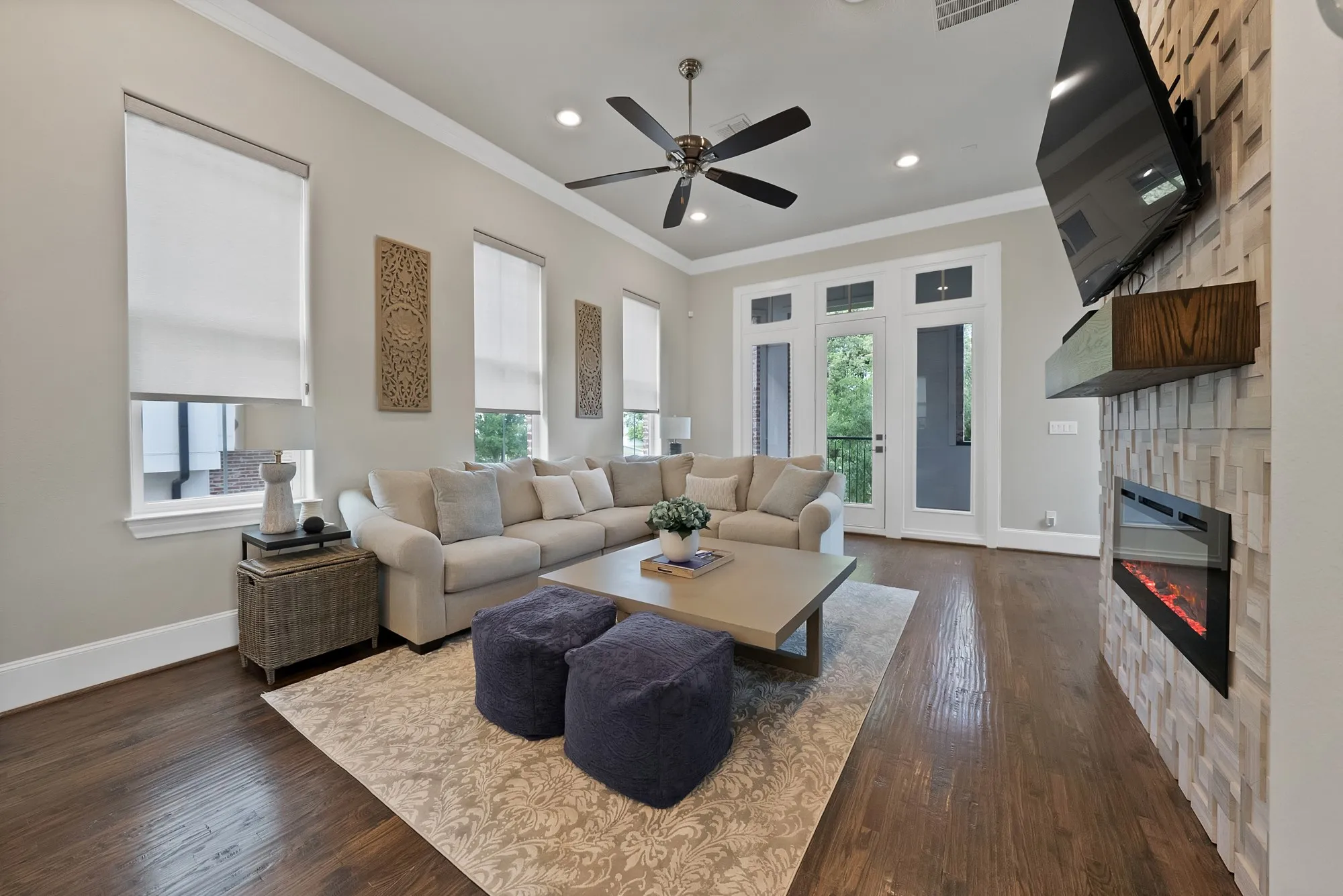Townhouse For Sale in Tarrant County , 406 Mills Street, Fort Worth, Texas 76102, 3 Bedrooms, 4 Bathrooms, 2 Garage spaces, 2,308 Sqft, built in 2016, Price $790,000, mls#21265956, Real Estate Agent in Fort Worth, Homes For Sale in Tarrant county, Homes For Sale in Fort Worth, Realtor in Fort Worth Texas, Real Estate Brokerage Independent Realty Texas, Luminita Cordes Realtor