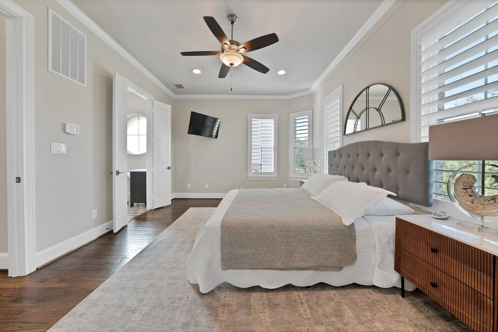 Townhouse For Sale in Tarrant County , 406 Mills Street, Fort Worth, Texas 76102, 3 Bedrooms, 4 Bathrooms, 2 Garage spaces, 2,308 Sqft, built in 2016, Price $790,000, mls#21265956, Real Estate Agent in Fort Worth, Homes For Sale in Tarrant county, Homes For Sale in Fort Worth, Realtor in Fort Worth Texas, Real Estate Brokerage Independent Realty Texas, Luminita Cordes Realtor