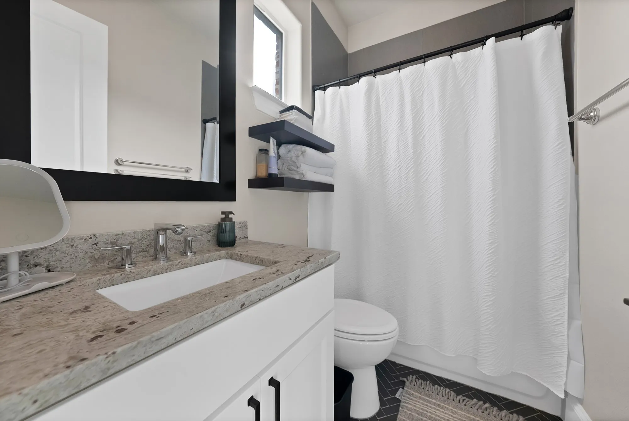 Townhouse For Sale in Tarrant County , 406 Mills Street, Fort Worth, Texas 76102, 3 Bedrooms, 4 Bathrooms, 2 Garage spaces, 2,308 Sqft, built in 2016, Price $790,000, mls#21265956, Real Estate Agent in Fort Worth, Homes For Sale in Tarrant county, Homes For Sale in Fort Worth, Realtor in Fort Worth Texas, Real Estate Brokerage Independent Realty Texas, Luminita Cordes Realtor
