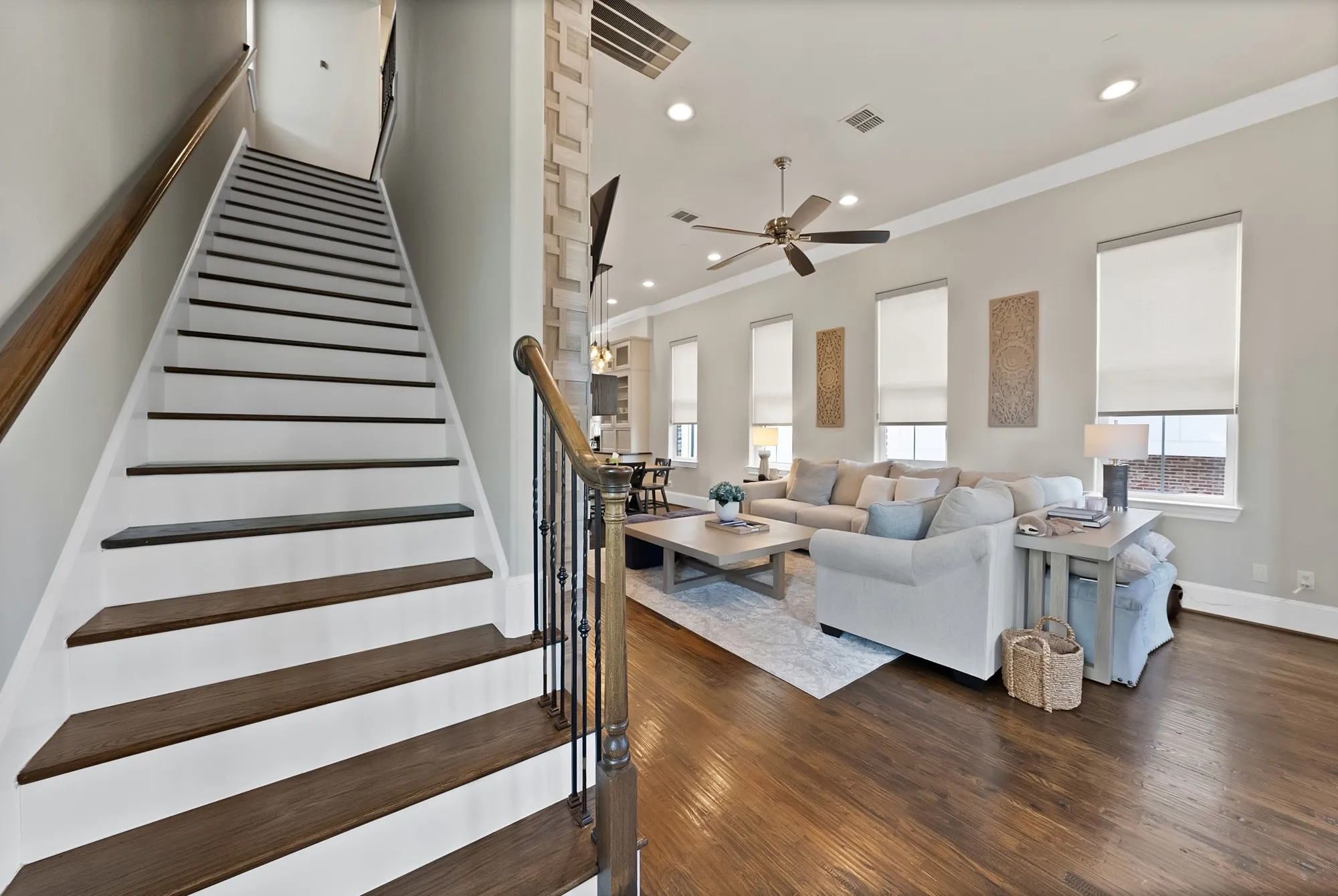 Townhouse For Sale in Tarrant County , 406 Mills Street, Fort Worth, Texas 76102, 3 Bedrooms, 4 Bathrooms, 2 Garage spaces, 2,308 Sqft, built in 2016, Price $790,000, mls#21265956, Real Estate Agent in Fort Worth, Homes For Sale in Tarrant county, Homes For Sale in Fort Worth, Realtor in Fort Worth Texas, Real Estate Brokerage Independent Realty Texas, Luminita Cordes Realtor