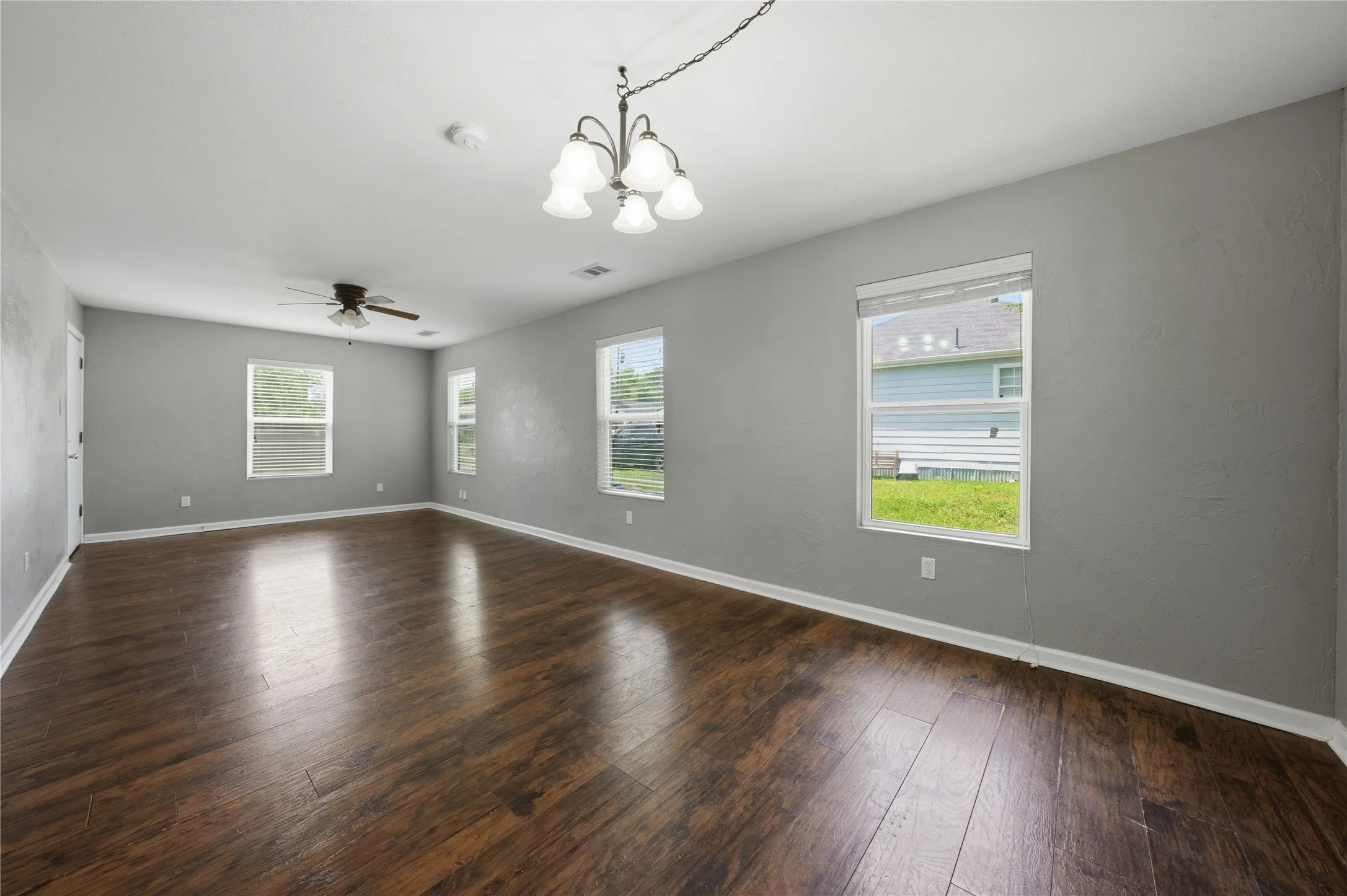 Single Family Residence For Sale in Kaufman County , 505 S 5th Street, Crandall, Texas 75114, 3 Bedrooms, 2 Bathrooms, Garage spaces, 1,360 Sqft, built in 1975, Price $214,000, mls#21263328, Real Estate Agent in Crandall, Homes For Sale in Kaufman county, Homes For Sale in Crandall, Realtor in Crandall Texas, Real Estate Brokerage Independent Realty Texas, Luminita Cordes Realtor