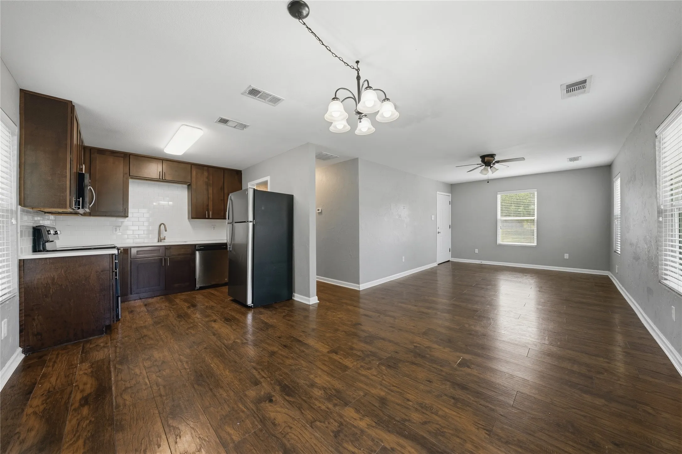 Single Family Residence For Sale in Kaufman County , 505 S 5th Street, Crandall, Texas 75114, 3 Bedrooms, 2 Bathrooms, Garage spaces, 1,360 Sqft, built in 1975, Price $214,000, mls#21263328, Real Estate Agent in Crandall, Homes For Sale in Kaufman county, Homes For Sale in Crandall, Realtor in Crandall Texas, Real Estate Brokerage Independent Realty Texas, Luminita Cordes Realtor