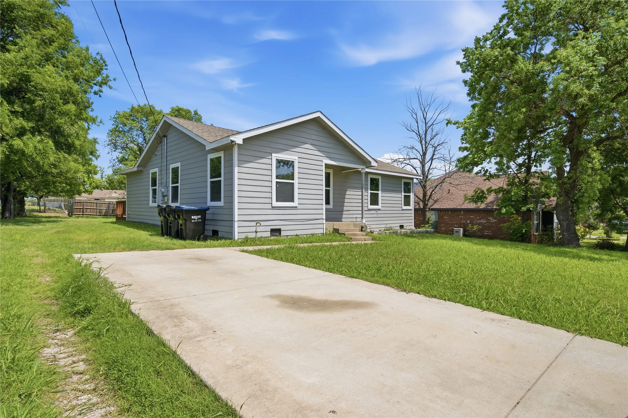 Single Family Residence For Sale in Kaufman County , 505 S 5th Street, Crandall, Texas 75114, 3 Bedrooms, 2 Bathrooms, Garage spaces, 1,360 Sqft, built in 1975, Price $214,000, mls#21263328, Real Estate Agent in Crandall, Homes For Sale in Kaufman county, Homes For Sale in Crandall, Realtor in Crandall Texas, Real Estate Brokerage Independent Realty Texas, Luminita Cordes Realtor