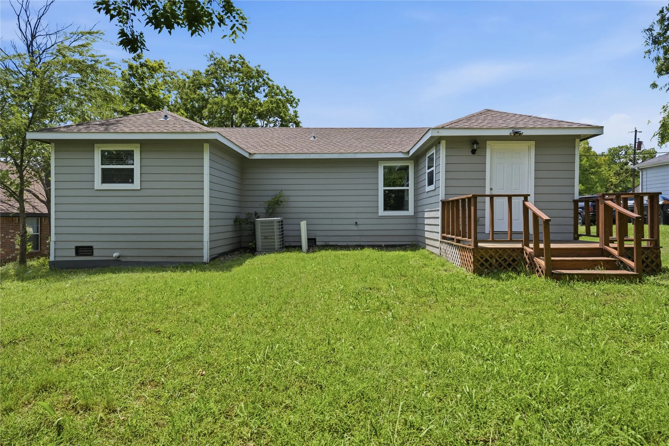 Single Family Residence For Sale in Kaufman County , 505 S 5th Street, Crandall, Texas 75114, 3 Bedrooms, 2 Bathrooms, Garage spaces, 1,360 Sqft, built in 1975, Price $214,000, mls#21263328, Real Estate Agent in Crandall, Homes For Sale in Kaufman county, Homes For Sale in Crandall, Realtor in Crandall Texas, Real Estate Brokerage Independent Realty Texas, Luminita Cordes Realtor