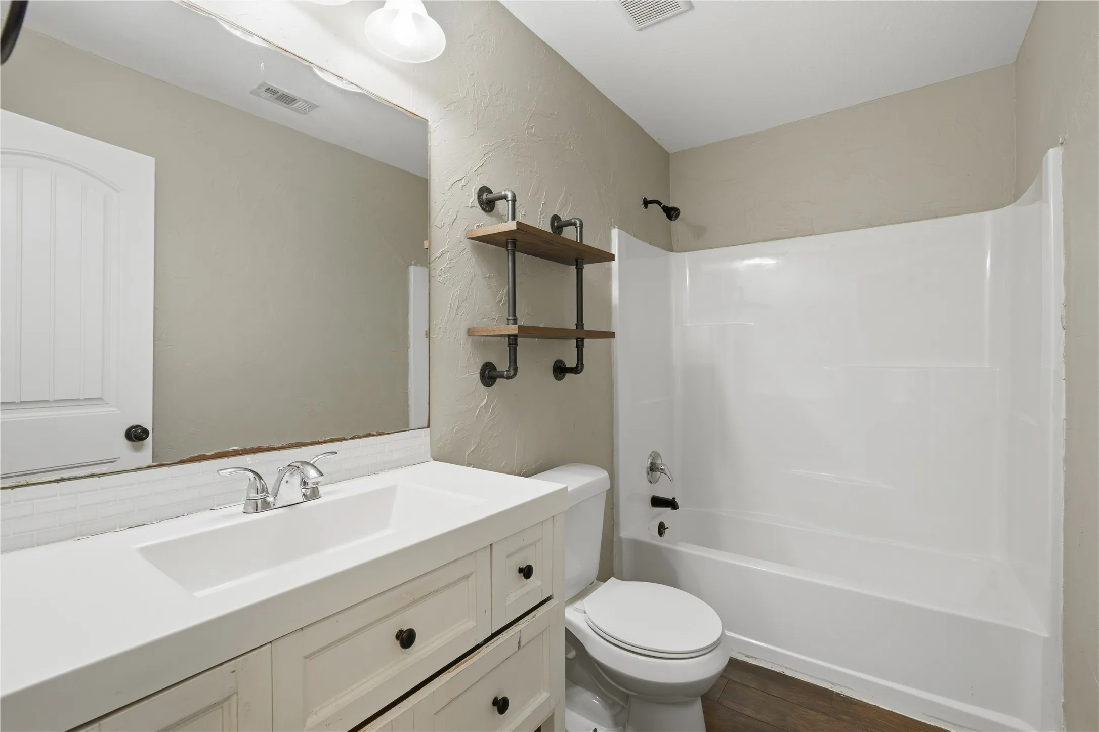 Single Family Residence For Sale in Kaufman County , 505 S 5th Street, Crandall, Texas 75114, 3 Bedrooms, 2 Bathrooms, Garage spaces, 1,360 Sqft, built in 1975, Price $214,000, mls#21263328, Real Estate Agent in Crandall, Homes For Sale in Kaufman county, Homes For Sale in Crandall, Realtor in Crandall Texas, Real Estate Brokerage Independent Realty Texas, Luminita Cordes Realtor