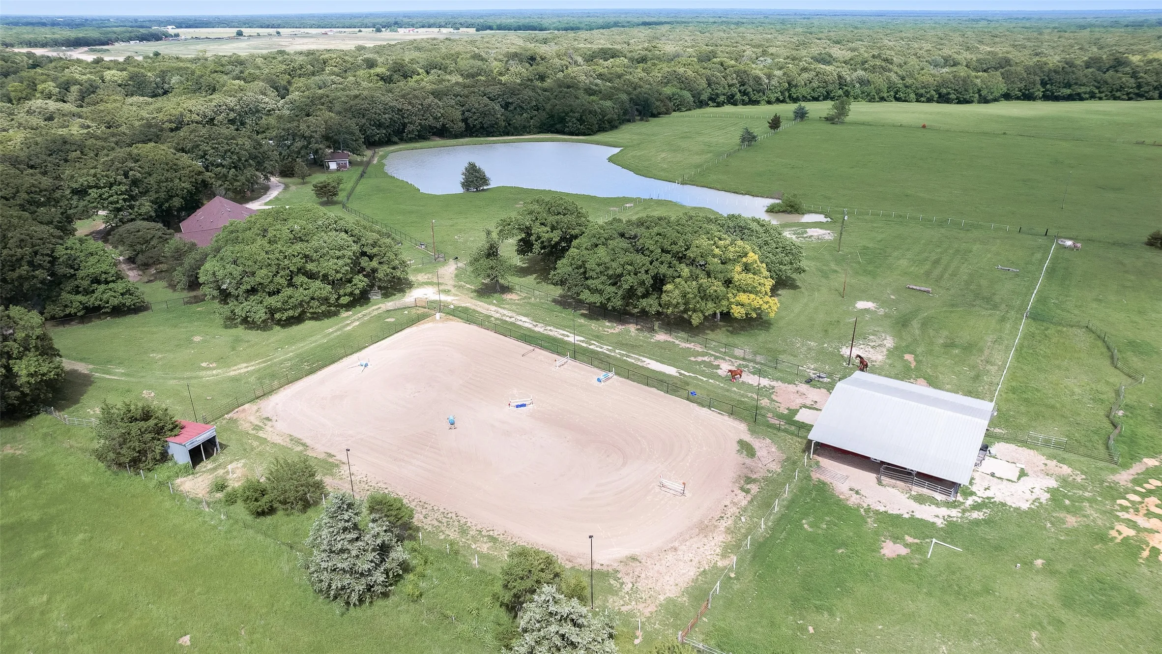 Farm For Sale in Hunt County , 1040 County Road 3505, Quinlan, Texas 75474, 5 Bedroom, 5 Bathroom, 5 Garage spaces, 4,045 Sqft, built in 1989, mls#21254771, Real Estate Agent in Quinlan, Homes For Sale in Hunt county, Homes For Sale in Quinlan, Realtor in Quinlan Texas, Real Estate Brokerage Independent Realty Texas, Luminita Cordes Realtor