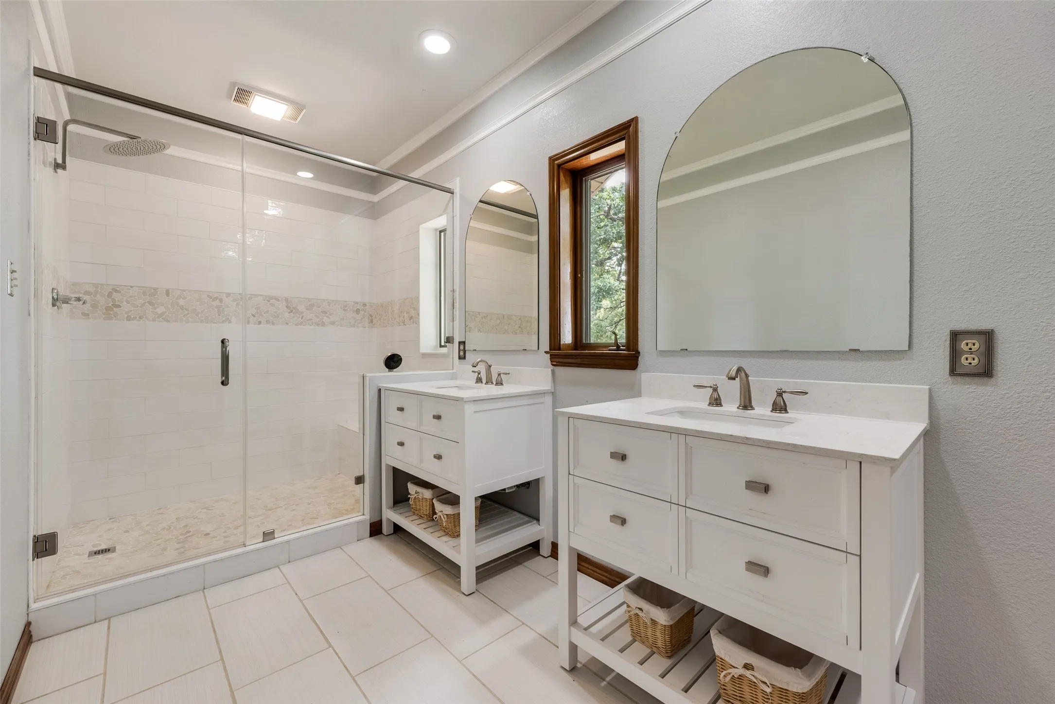 Farm For Sale in Hunt County , 1040 County Road 3505, Quinlan, Texas 75474, 5 Bedroom, 5 Bathroom, 5 Garage spaces, 4,045 Sqft, built in 1989, mls#21254771, Real Estate Agent in Quinlan, Homes For Sale in Hunt county, Homes For Sale in Quinlan, Realtor in Quinlan Texas, Real Estate Brokerage Independent Realty Texas, Luminita Cordes Realtor