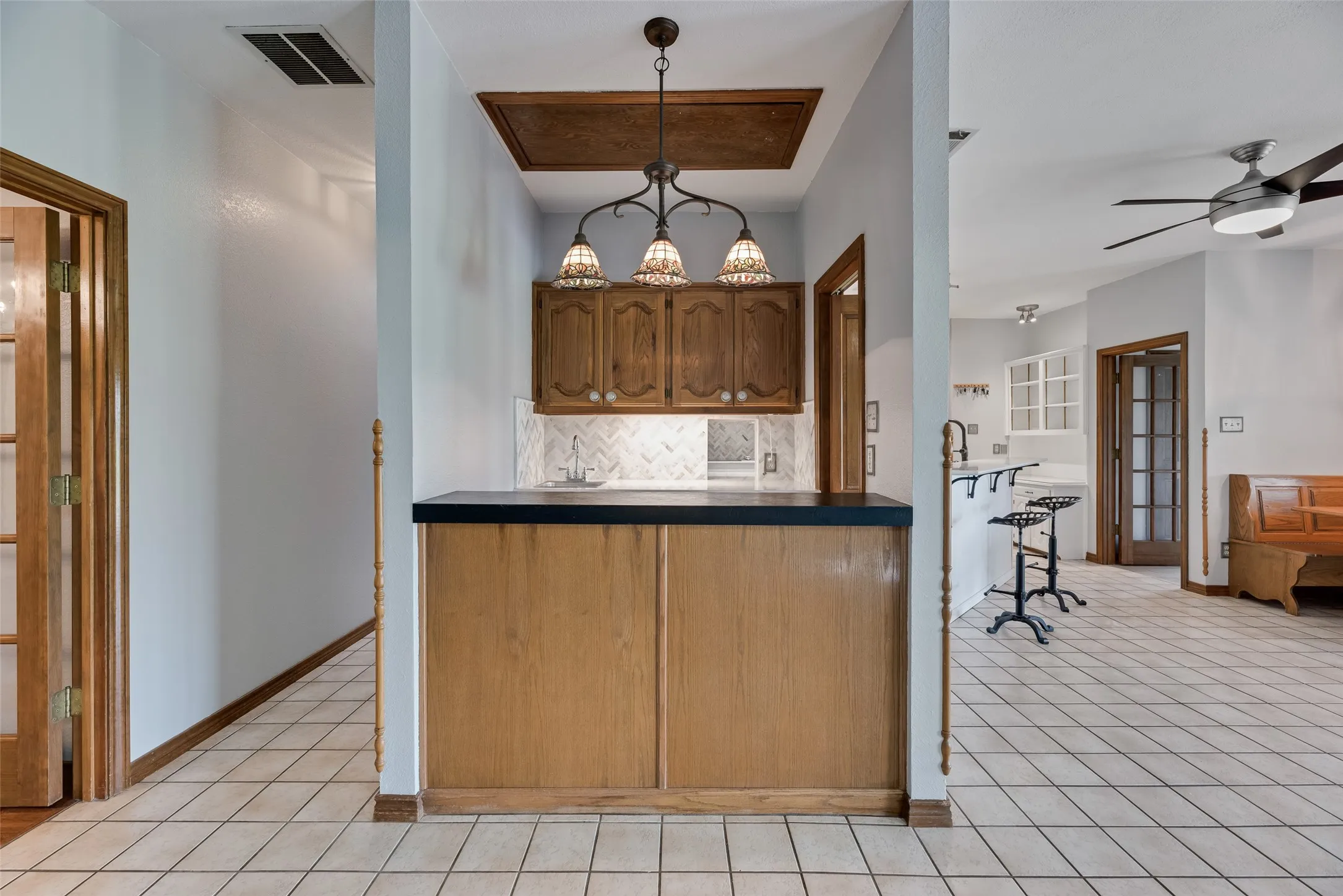 Farm For Sale in Hunt County , 1040 County Road 3505, Quinlan, Texas 75474, 5 Bedroom, 5 Bathroom, 5 Garage spaces, 4,045 Sqft, built in 1989, mls#21254771, Real Estate Agent in Quinlan, Homes For Sale in Hunt county, Homes For Sale in Quinlan, Realtor in Quinlan Texas, Real Estate Brokerage Independent Realty Texas, Luminita Cordes Realtor