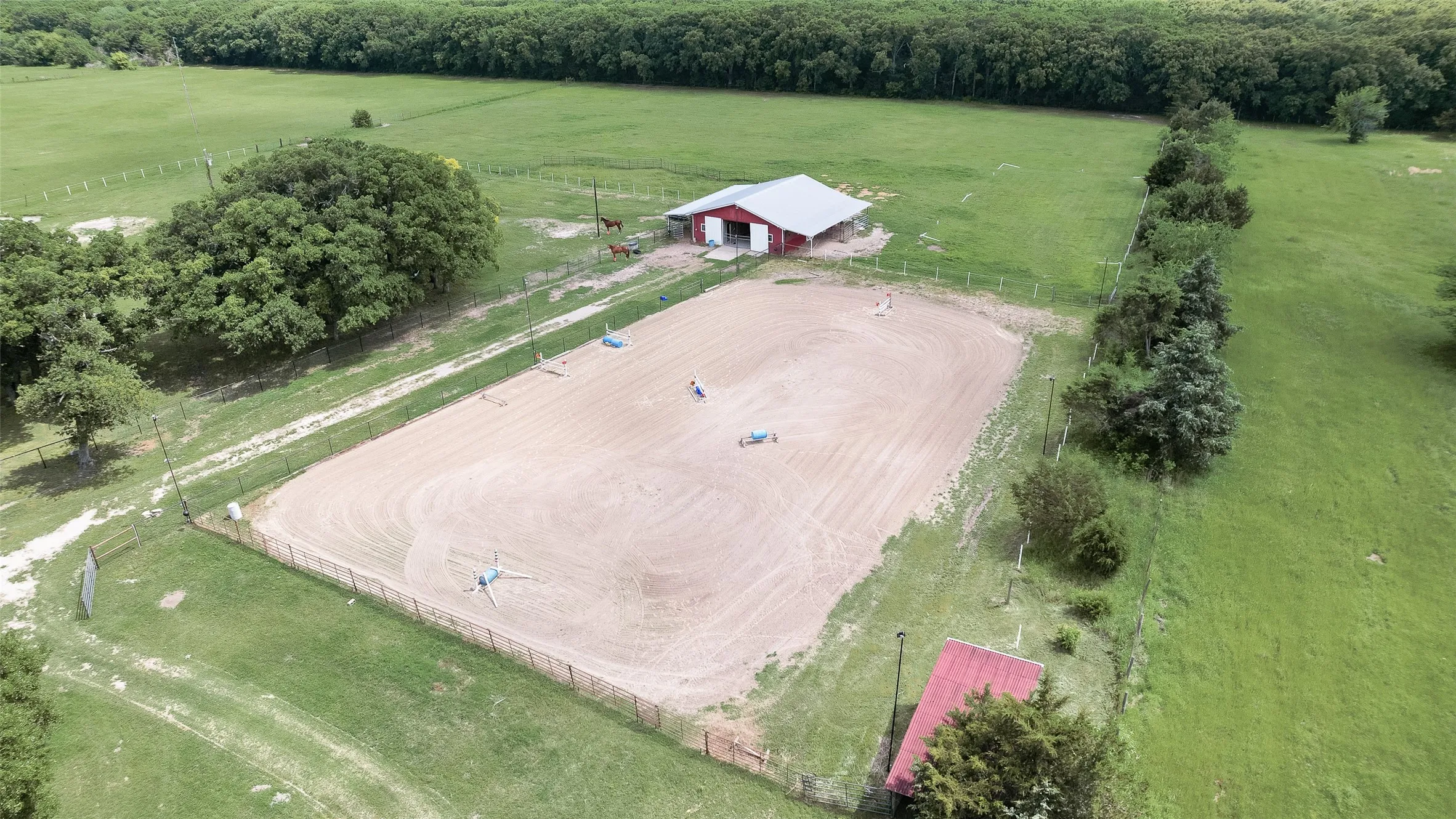 Farm For Sale in Hunt County , 1040 County Road 3505, Quinlan, Texas 75474, 5 Bedroom, 5 Bathroom, 5 Garage spaces, 4,045 Sqft, built in 1989, mls#21254771, Real Estate Agent in Quinlan, Homes For Sale in Hunt county, Homes For Sale in Quinlan, Realtor in Quinlan Texas, Real Estate Brokerage Independent Realty Texas, Luminita Cordes Realtor