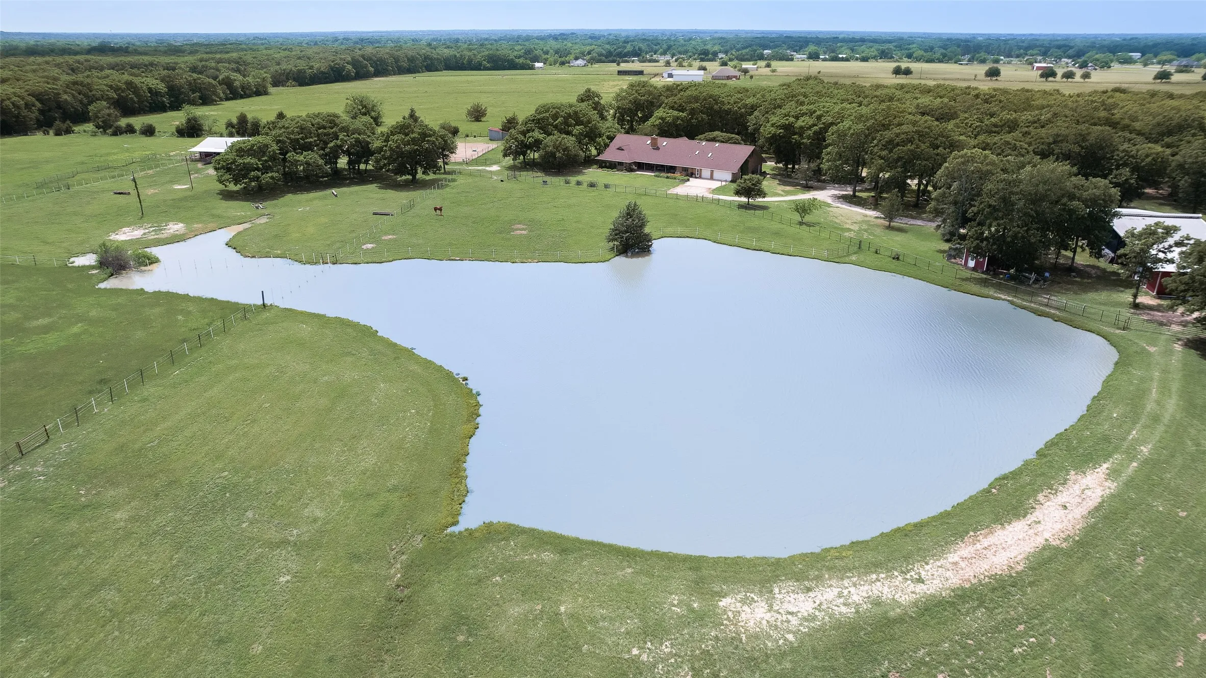 Farm For Sale in Hunt County , 1040 County Road 3505, Quinlan, Texas 75474, 5 Bedroom, 5 Bathroom, 5 Garage spaces, 4,045 Sqft, built in 1989, mls#21254771, Real Estate Agent in Quinlan, Homes For Sale in Hunt county, Homes For Sale in Quinlan, Realtor in Quinlan Texas, Real Estate Brokerage Independent Realty Texas, Luminita Cordes Realtor
