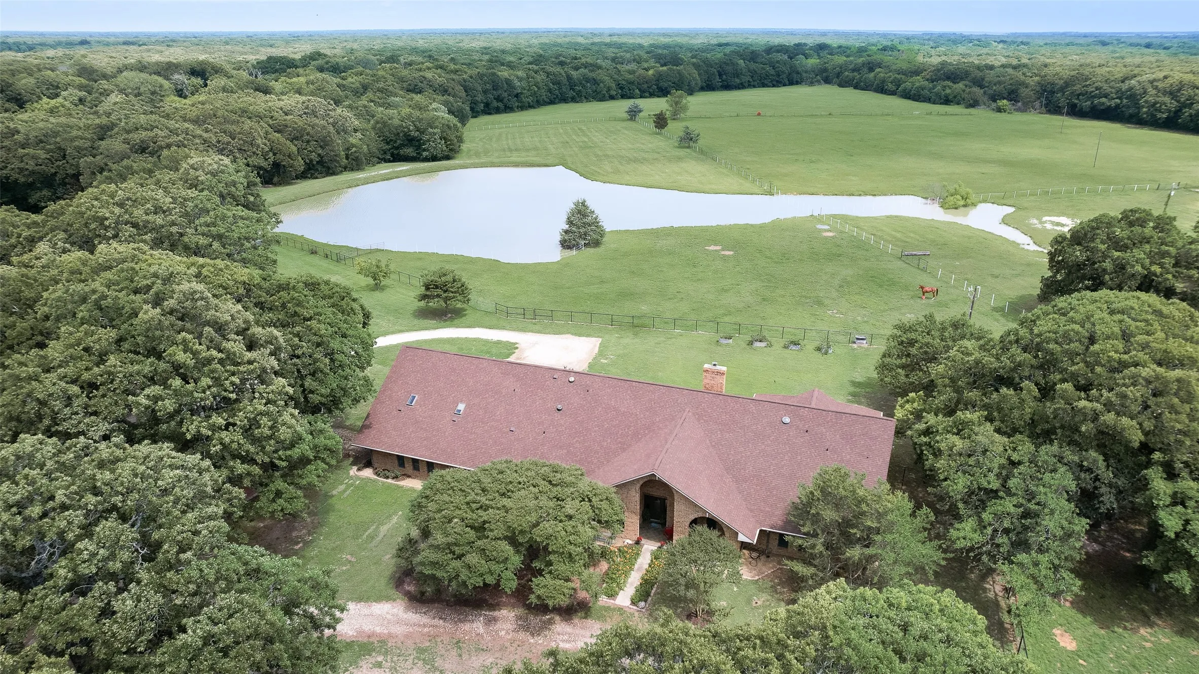 Farm For Sale in Hunt County , 1040 County Road 3505, Quinlan, Texas 75474, 5 Bedroom, 5 Bathroom, 5 Garage spaces, 4,045 Sqft, built in 1989, mls#21254771, Real Estate Agent in Quinlan, Homes For Sale in Hunt county, Homes For Sale in Quinlan, Realtor in Quinlan Texas, Real Estate Brokerage Independent Realty Texas, Luminita Cordes Realtor