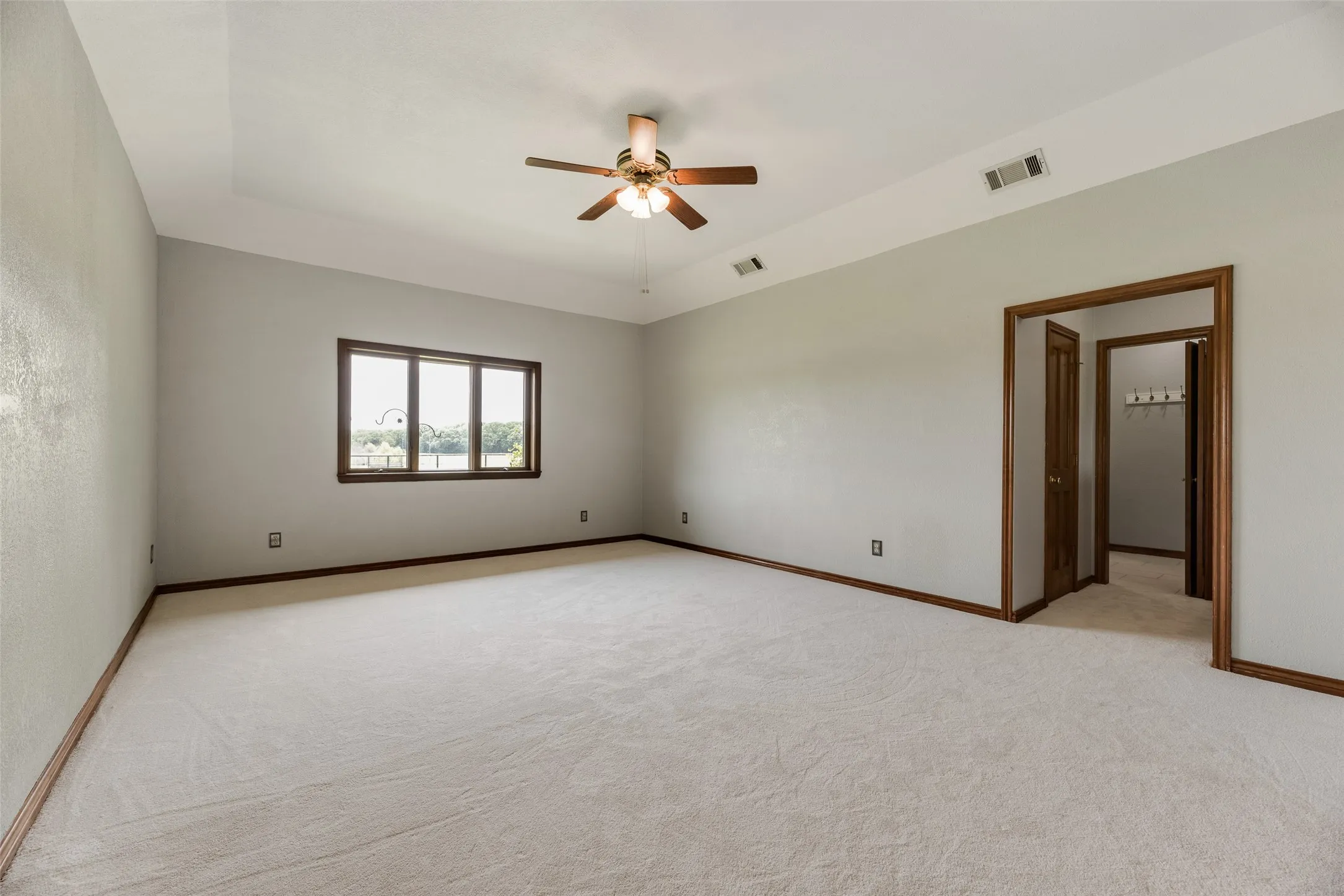 Farm For Sale in Hunt County , 1040 County Road 3505, Quinlan, Texas 75474, 5 Bedroom, 5 Bathroom, 5 Garage spaces, 4,045 Sqft, built in 1989, mls#21254771, Real Estate Agent in Quinlan, Homes For Sale in Hunt county, Homes For Sale in Quinlan, Realtor in Quinlan Texas, Real Estate Brokerage Independent Realty Texas, Luminita Cordes Realtor