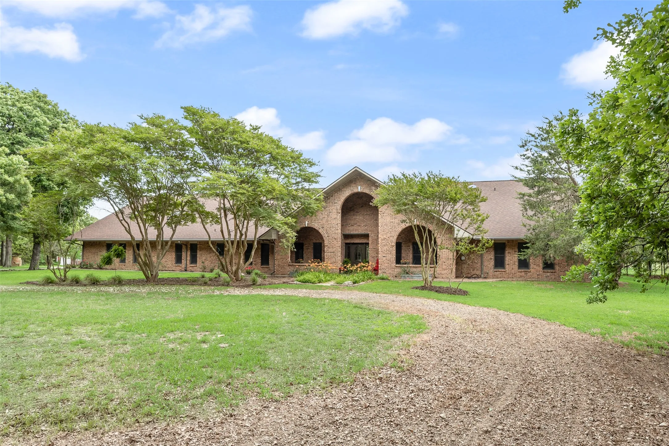 Farm For Sale in Hunt County , 1040 County Road 3505, Quinlan, Texas 75474, 5 Bedroom, 5 Bathroom, 5 Garage spaces, 4,045 Sqft, built in 1989, mls#21254771, Real Estate Agent in Quinlan, Homes For Sale in Hunt county, Homes For Sale in Quinlan, Realtor in Quinlan Texas, Real Estate Brokerage Independent Realty Texas, Luminita Cordes Realtor
