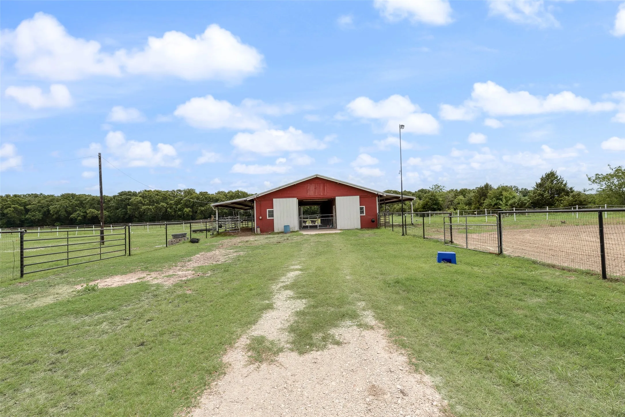 6 Stall Barn with Tack room and Feed Room
