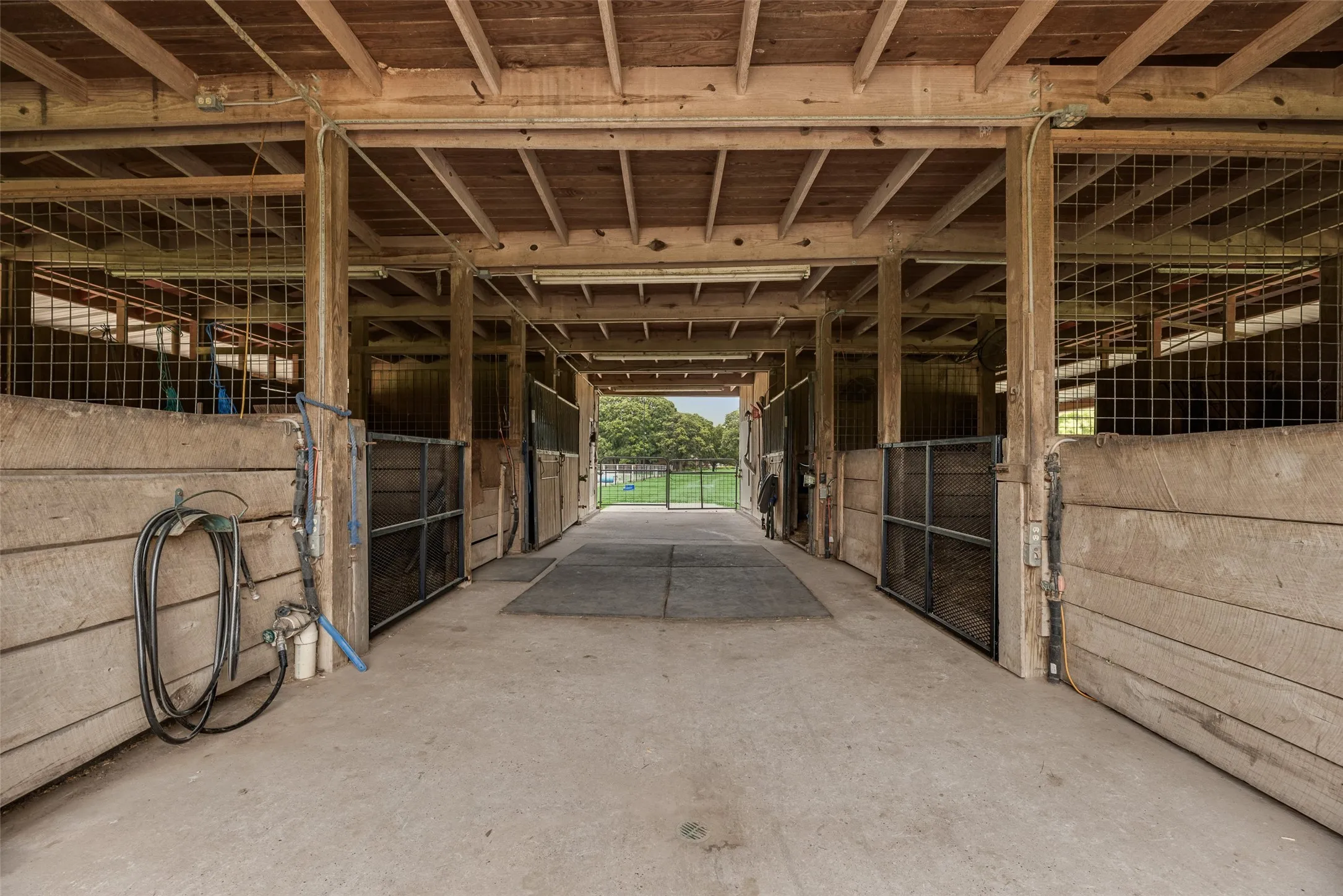 6 Stall Barn