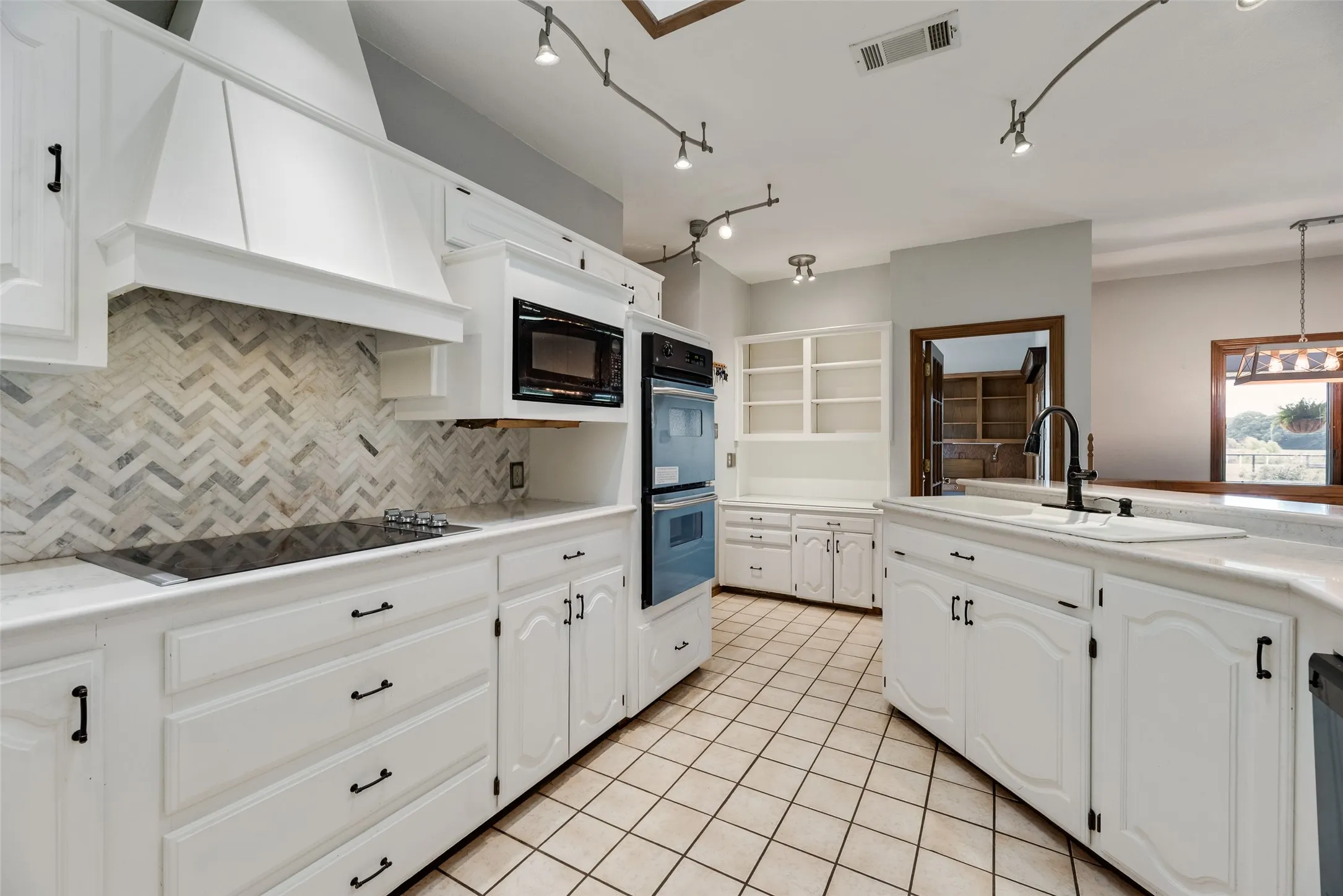 Farm For Sale in Hunt County , 1040 County Road 3505, Quinlan, Texas 75474, 5 Bedroom, 5 Bathroom, 5 Garage spaces, 4,045 Sqft, built in 1989, mls#21254771, Real Estate Agent in Quinlan, Homes For Sale in Hunt county, Homes For Sale in Quinlan, Realtor in Quinlan Texas, Real Estate Brokerage Independent Realty Texas, Luminita Cordes Realtor