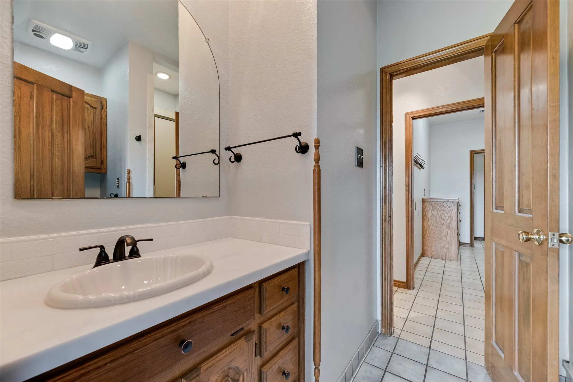 Farm For Sale in Hunt County , 1040 County Road 3505, Quinlan, Texas 75474, 5 Bedroom, 5 Bathroom, 5 Garage spaces, 4,045 Sqft, built in 1989, mls#21254771, Real Estate Agent in Quinlan, Homes For Sale in Hunt county, Homes For Sale in Quinlan, Realtor in Quinlan Texas, Real Estate Brokerage Independent Realty Texas, Luminita Cordes Realtor