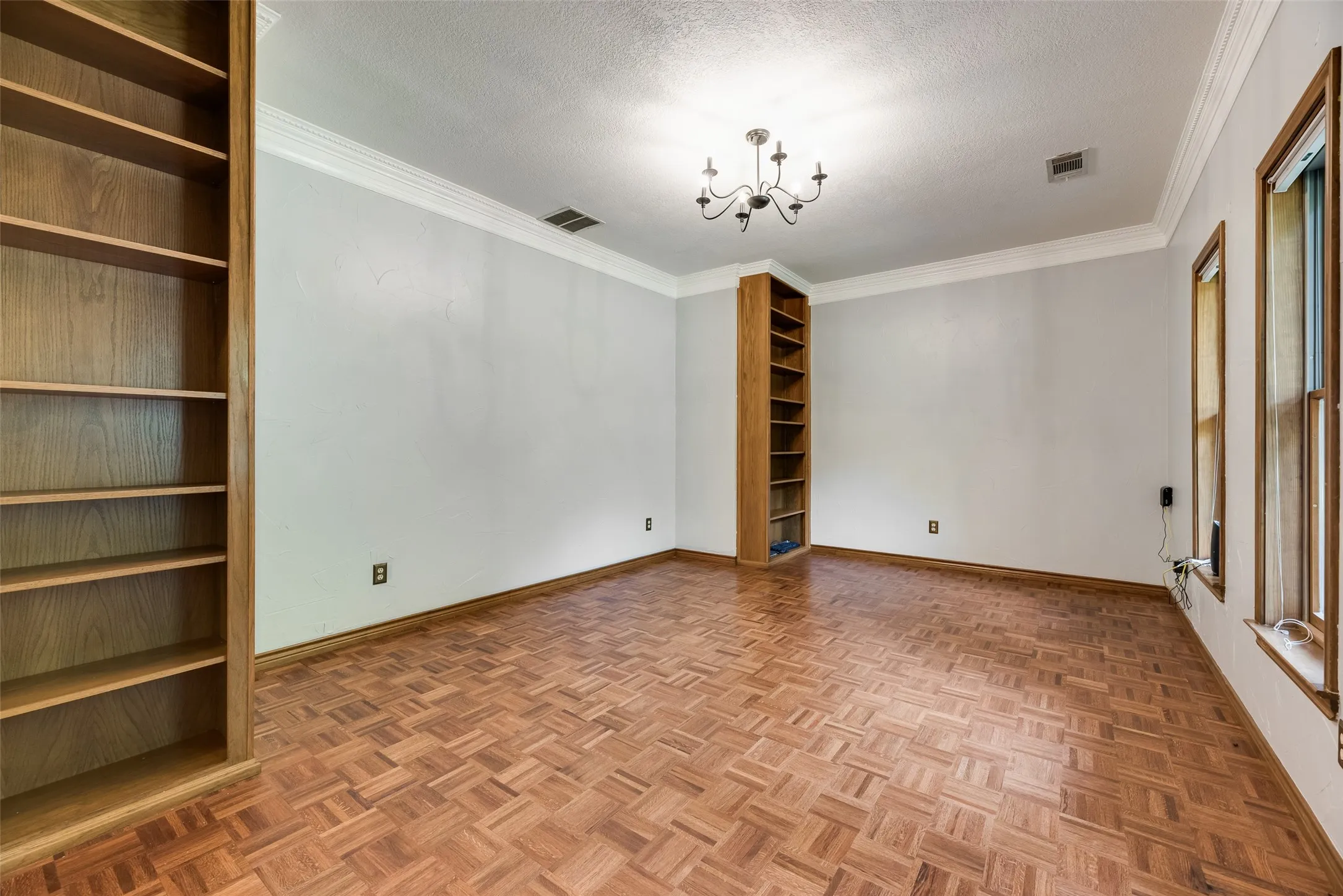 Farm For Sale in Hunt County , 1040 County Road 3505, Quinlan, Texas 75474, 5 Bedroom, 5 Bathroom, 5 Garage spaces, 4,045 Sqft, built in 1989, mls#21254771, Real Estate Agent in Quinlan, Homes For Sale in Hunt county, Homes For Sale in Quinlan, Realtor in Quinlan Texas, Real Estate Brokerage Independent Realty Texas, Luminita Cordes Realtor