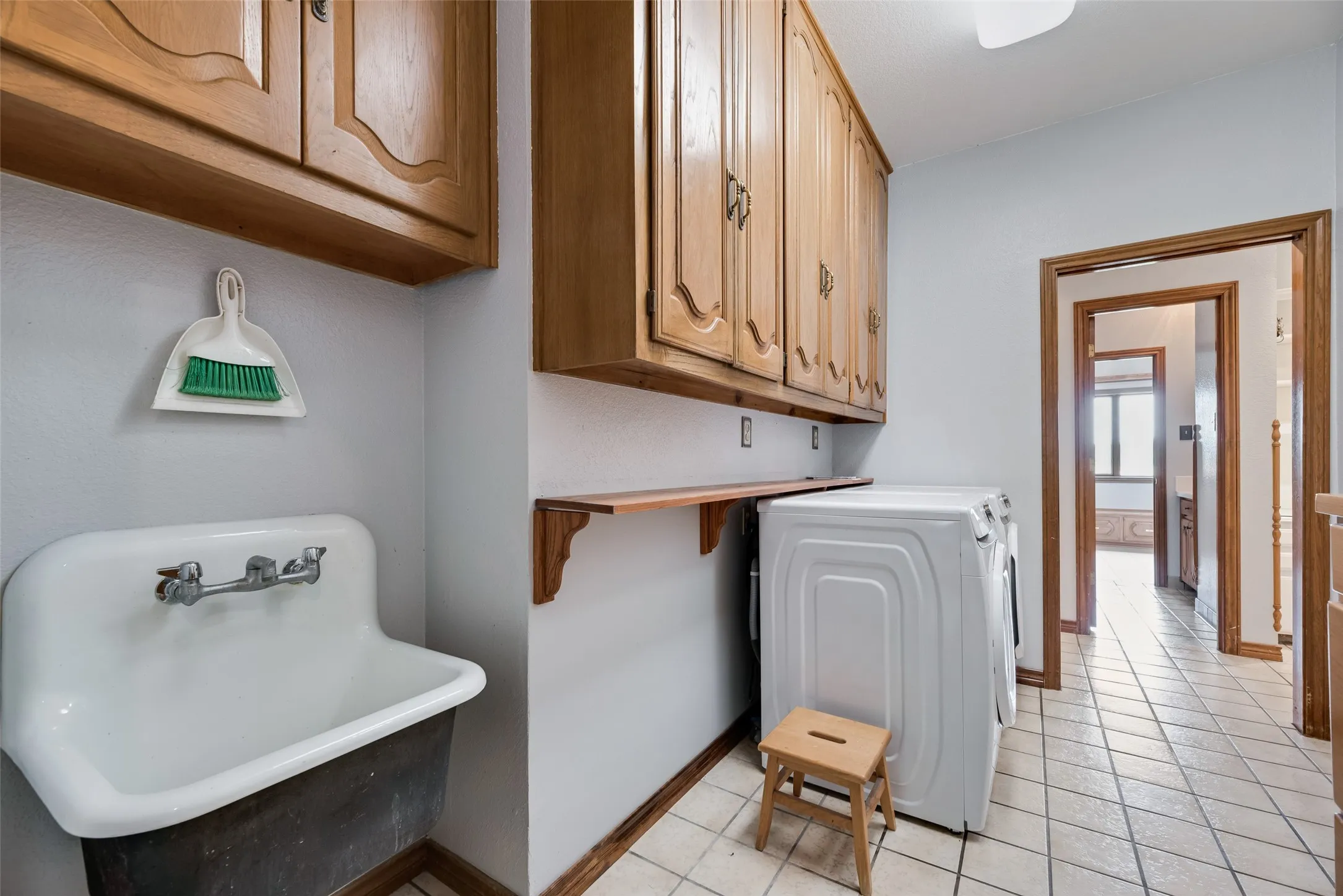 Farm For Sale in Hunt County , 1040 County Road 3505, Quinlan, Texas 75474, 5 Bedroom, 5 Bathroom, 5 Garage spaces, 4,045 Sqft, built in 1989, mls#21254771, Real Estate Agent in Quinlan, Homes For Sale in Hunt county, Homes For Sale in Quinlan, Realtor in Quinlan Texas, Real Estate Brokerage Independent Realty Texas, Luminita Cordes Realtor