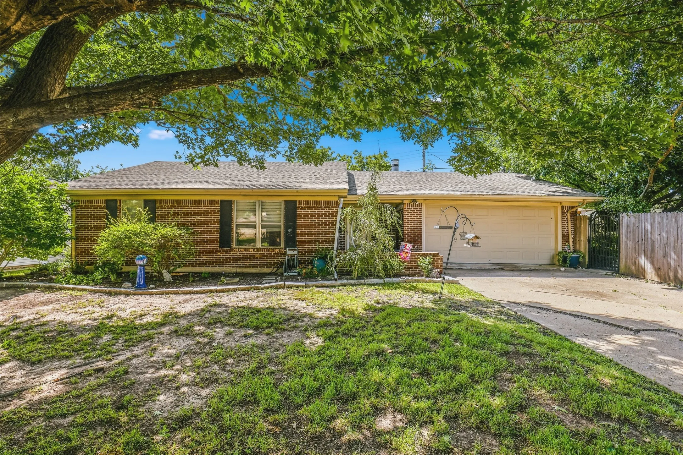 Single Family Residence For Sale in Hunt County , 5303 Hilltop, Greenville, Texas 75402, 3 Bedroom, 2 Bathroom, 2 Garage spaces, 1,365 Sqft, built in 0, mls#21265996, Real Estate Agent in Greenville, Homes For Sale in Hunt county, Homes For Sale in Greenville, Realtor in Greenville Texas, Real Estate Brokerage Independent Realty Texas, Luminita Cordes Realtor