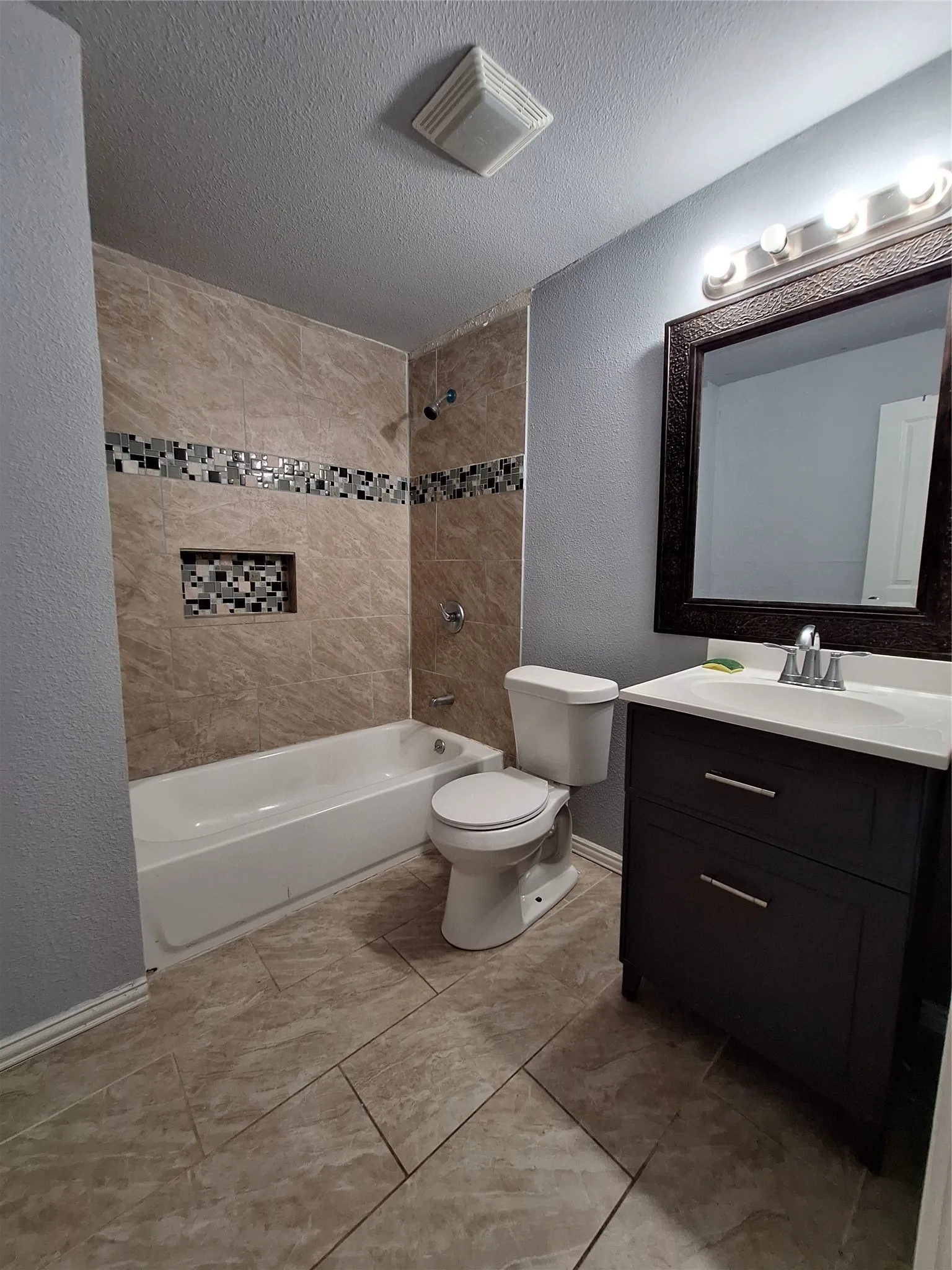 Single Family Residence For Sale in Hunt County , 3913 Lee Street, Greenville, Texas 75401, 3 Bedrooms, 2 Bathrooms, Garage spaces, 1,494 Sqft, built in 1955, Price $185,000, mls#21256880, Real Estate Agent in Greenville, Homes For Sale in Hunt county, Homes For Sale in Greenville, Realtor in Greenville Texas, Real Estate Brokerage Independent Realty Texas, Luminita Cordes Realtor
