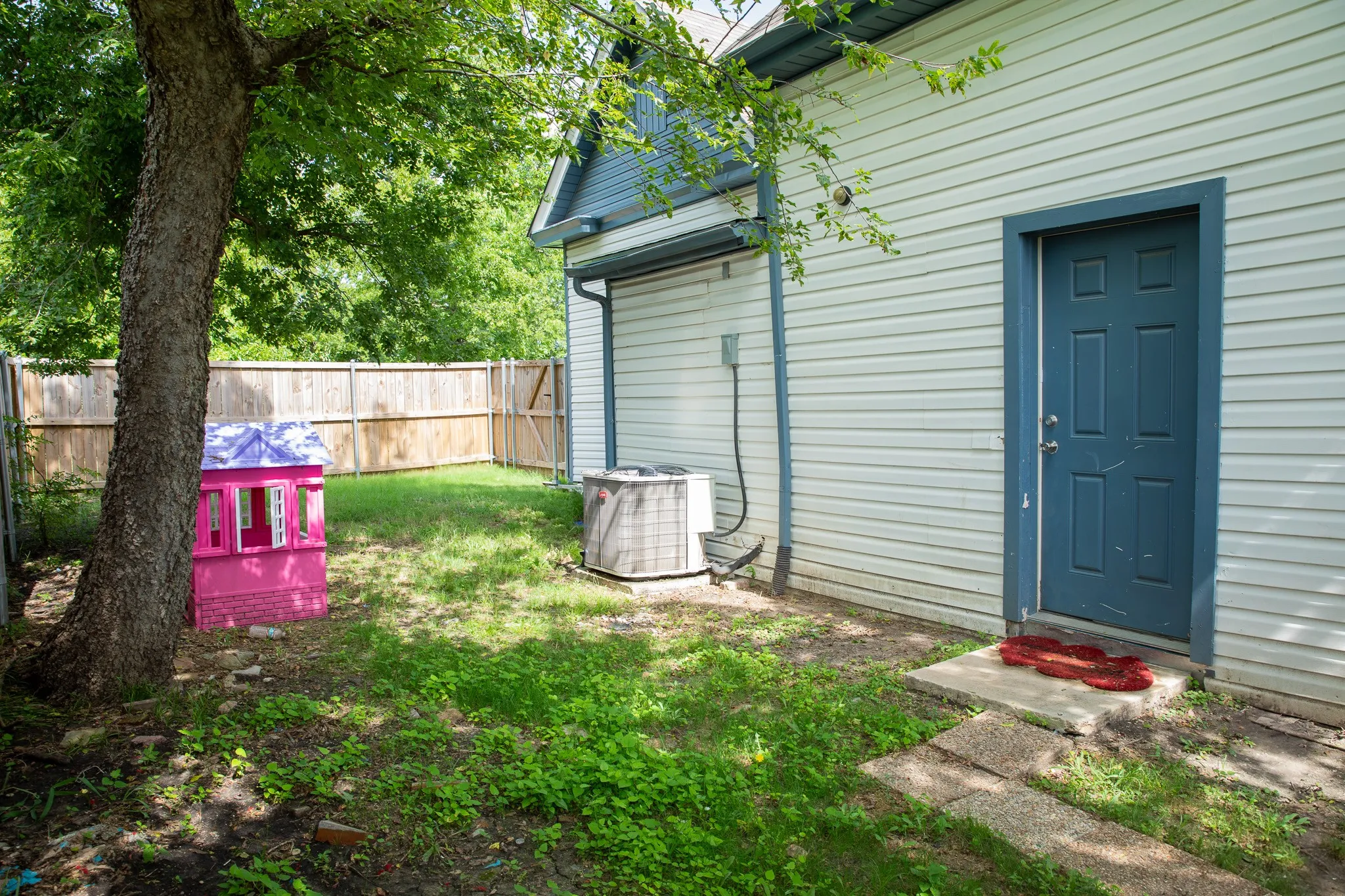 Single Family Residence For Sale in Hunt County , 3913 Lee Street, Greenville, Texas 75401, 3 Bedrooms, 2 Bathrooms, Garage spaces, 1,494 Sqft, built in 1955, Price $185,000, mls#21256880, Real Estate Agent in Greenville, Homes For Sale in Hunt county, Homes For Sale in Greenville, Realtor in Greenville Texas, Real Estate Brokerage Independent Realty Texas, Luminita Cordes Realtor