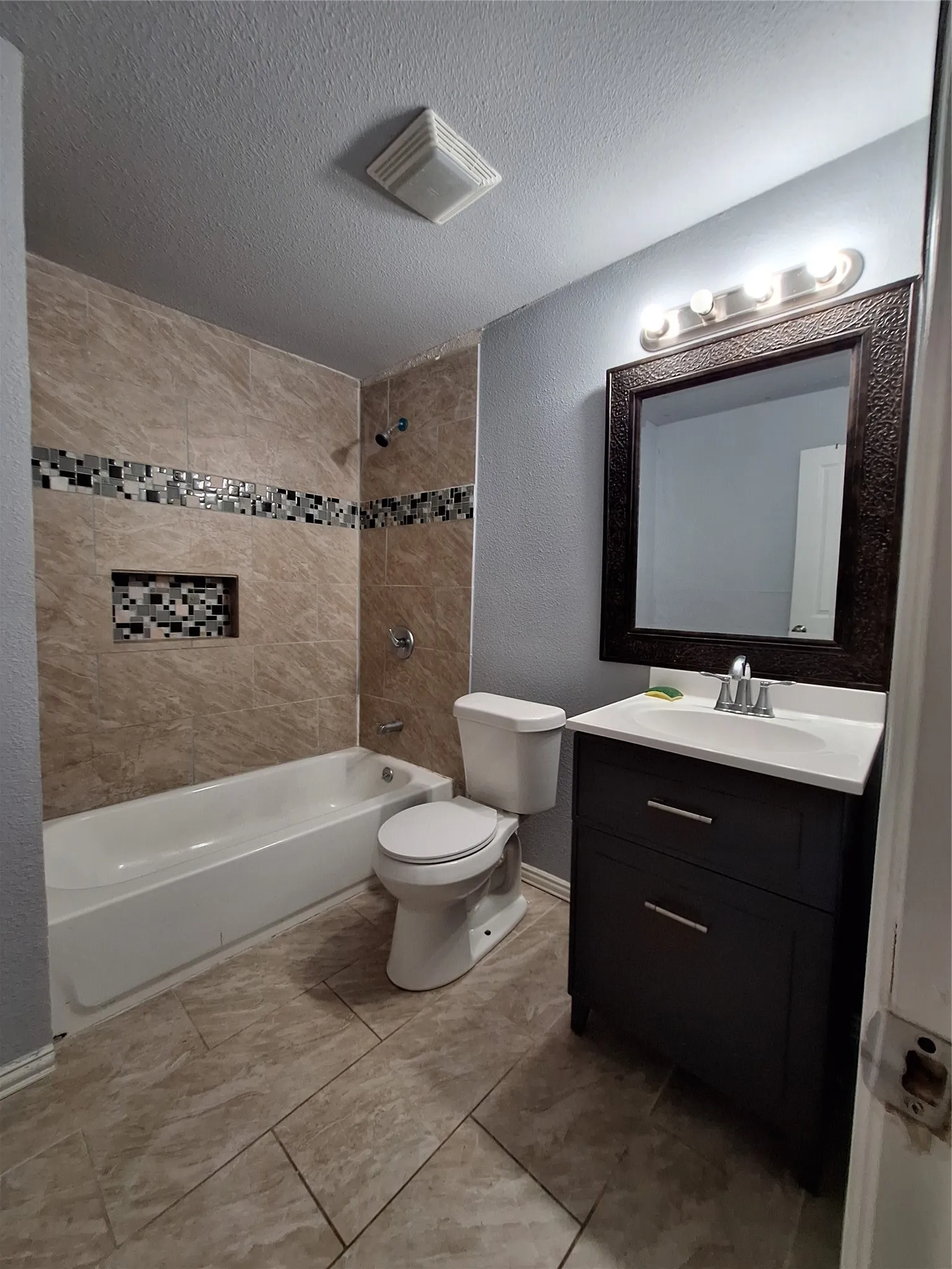 Single Family Residence For Sale in Hunt County , 3913 Lee Street, Greenville, Texas 75401, 3 Bedrooms, 2 Bathrooms, Garage spaces, 1,494 Sqft, built in 1955, Price $185,000, mls#21256880, Real Estate Agent in Greenville, Homes For Sale in Hunt county, Homes For Sale in Greenville, Realtor in Greenville Texas, Real Estate Brokerage Independent Realty Texas, Luminita Cordes Realtor