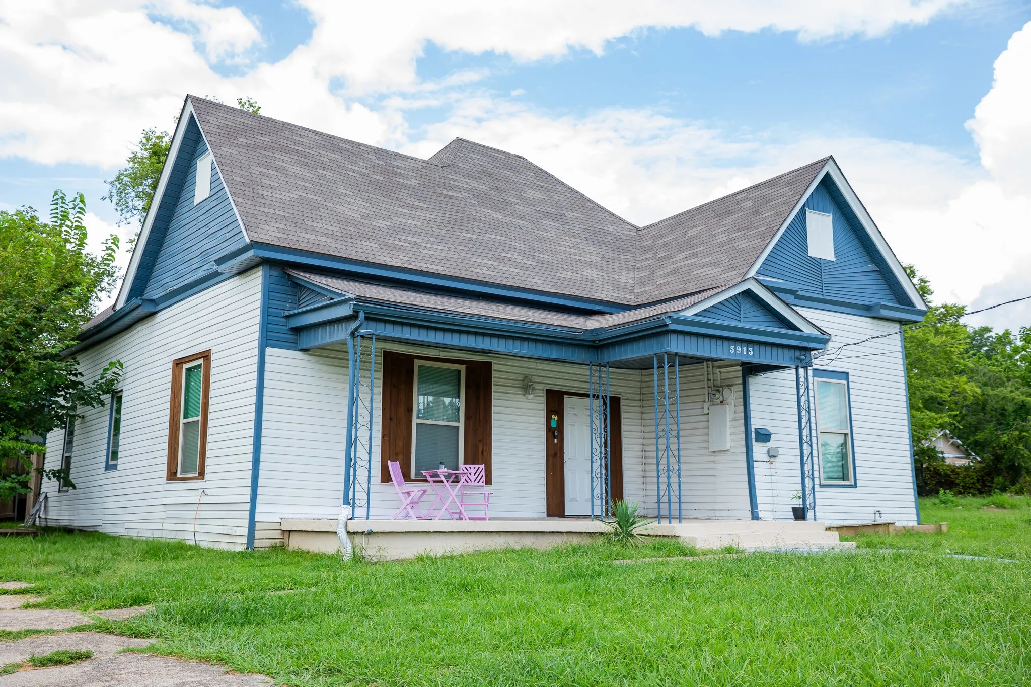 Single Family Residence For Sale in Hunt County , 3913 Lee Street, Greenville, Texas 75401, 3 Bedrooms, 2 Bathrooms, Garage spaces, 1,494 Sqft, built in 1955, Price $185,000, mls#21256880, Real Estate Agent in Greenville, Homes For Sale in Hunt county, Homes For Sale in Greenville, Realtor in Greenville Texas, Real Estate Brokerage Independent Realty Texas, Luminita Cordes Realtor