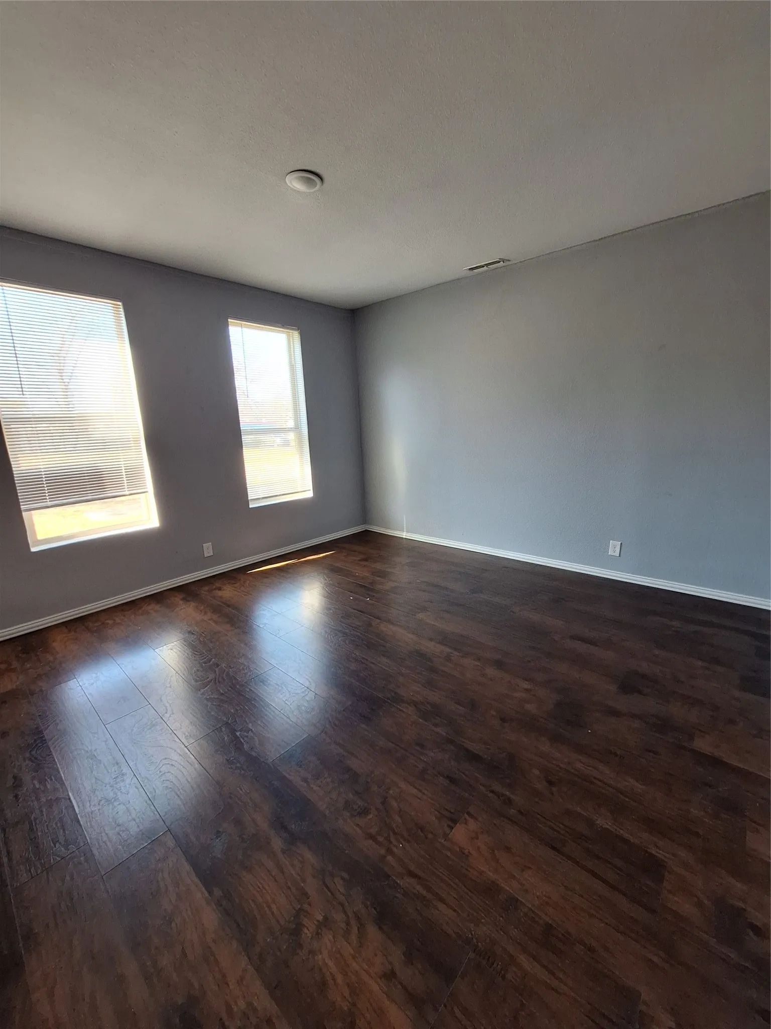 Single Family Residence For Sale in Hunt County , 3913 Lee Street, Greenville, Texas 75401, 3 Bedrooms, 2 Bathrooms, Garage spaces, 1,494 Sqft, built in 1955, Price $185,000, mls#21256880, Real Estate Agent in Greenville, Homes For Sale in Hunt county, Homes For Sale in Greenville, Realtor in Greenville Texas, Real Estate Brokerage Independent Realty Texas, Luminita Cordes Realtor