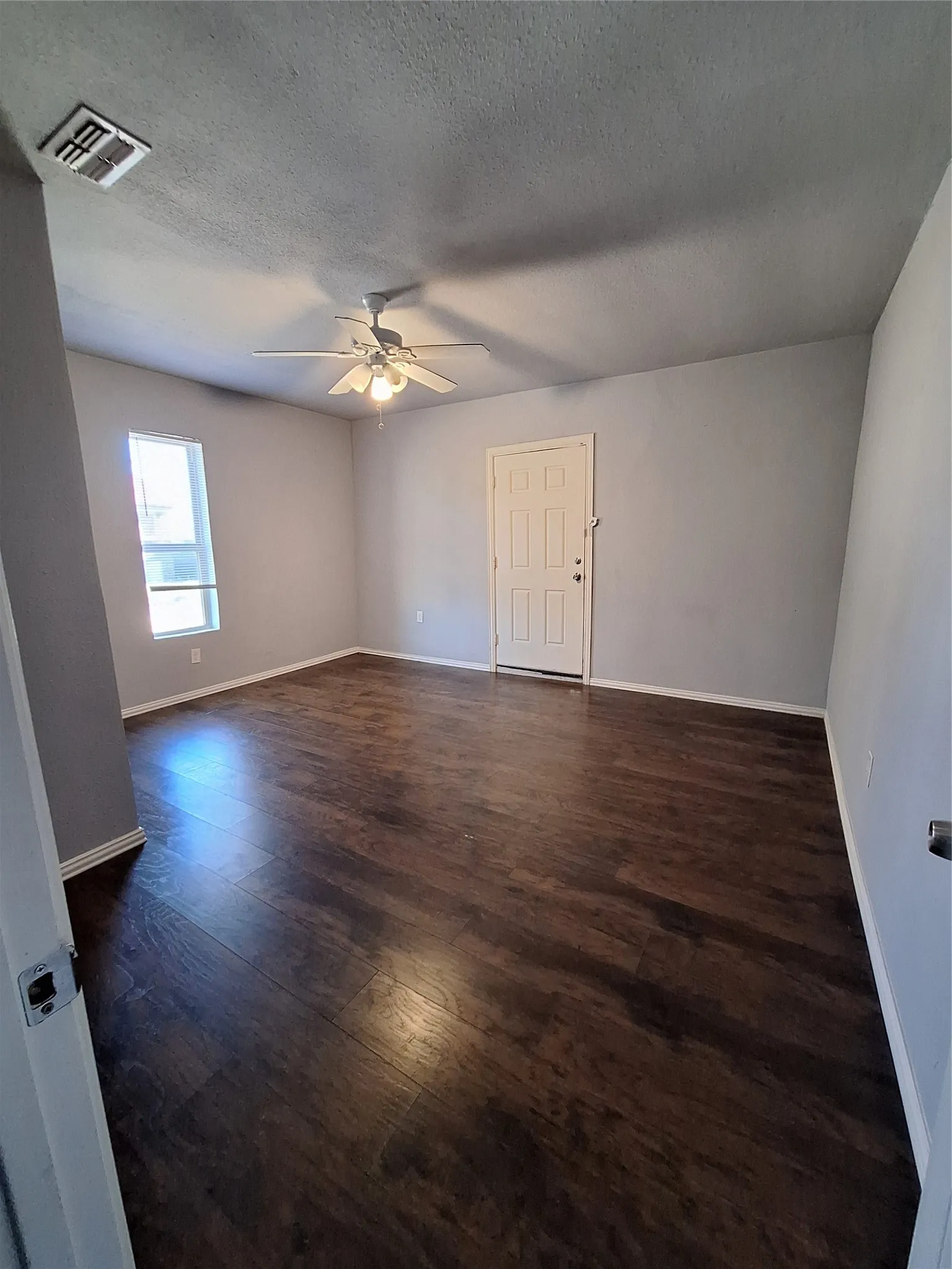 Single Family Residence For Sale in Hunt County , 3913 Lee Street, Greenville, Texas 75401, 3 Bedrooms, 2 Bathrooms, Garage spaces, 1,494 Sqft, built in 1955, Price $185,000, mls#21256880, Real Estate Agent in Greenville, Homes For Sale in Hunt county, Homes For Sale in Greenville, Realtor in Greenville Texas, Real Estate Brokerage Independent Realty Texas, Luminita Cordes Realtor