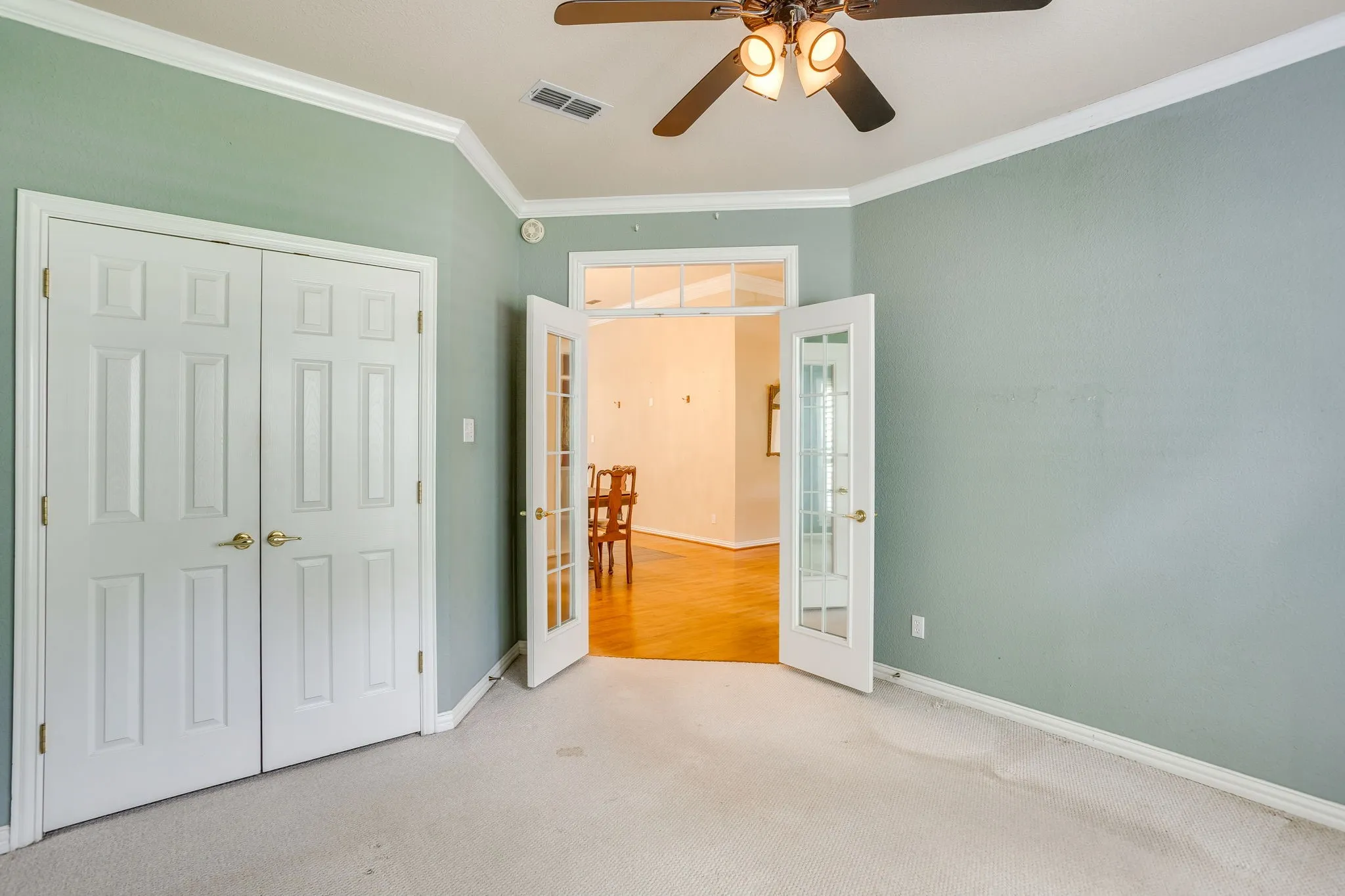 Single Family Residence For Sale in Hood County , 8707 S Monticello Circle, Granbury, Texas 76049, 4 Bedrooms, 3 Bathrooms, 2 Garage spaces, 2,412 Sqft, built in 1997, Price $375,000, mls#21262819, Real Estate Agent in Granbury, Homes For Sale in Hood county, Homes For Sale in Granbury, Realtor in Granbury Texas, Real Estate Brokerage Independent Realty Texas, Luminita Cordes Realtor