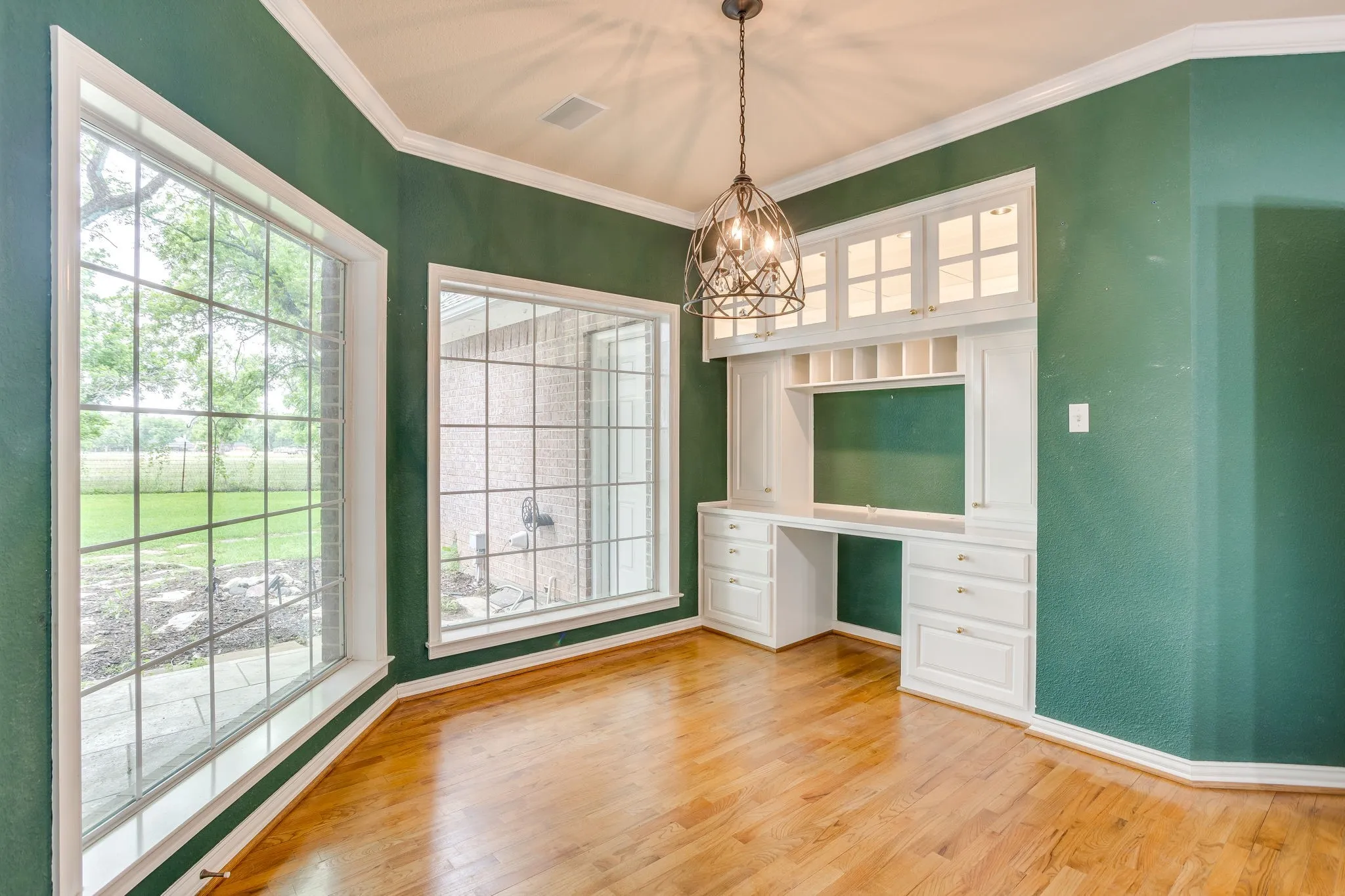 Single Family Residence For Sale in Hood County , 8707 S Monticello Circle, Granbury, Texas 76049, 4 Bedrooms, 3 Bathrooms, 2 Garage spaces, 2,412 Sqft, built in 1997, Price $375,000, mls#21262819, Real Estate Agent in Granbury, Homes For Sale in Hood county, Homes For Sale in Granbury, Realtor in Granbury Texas, Real Estate Brokerage Independent Realty Texas, Luminita Cordes Realtor