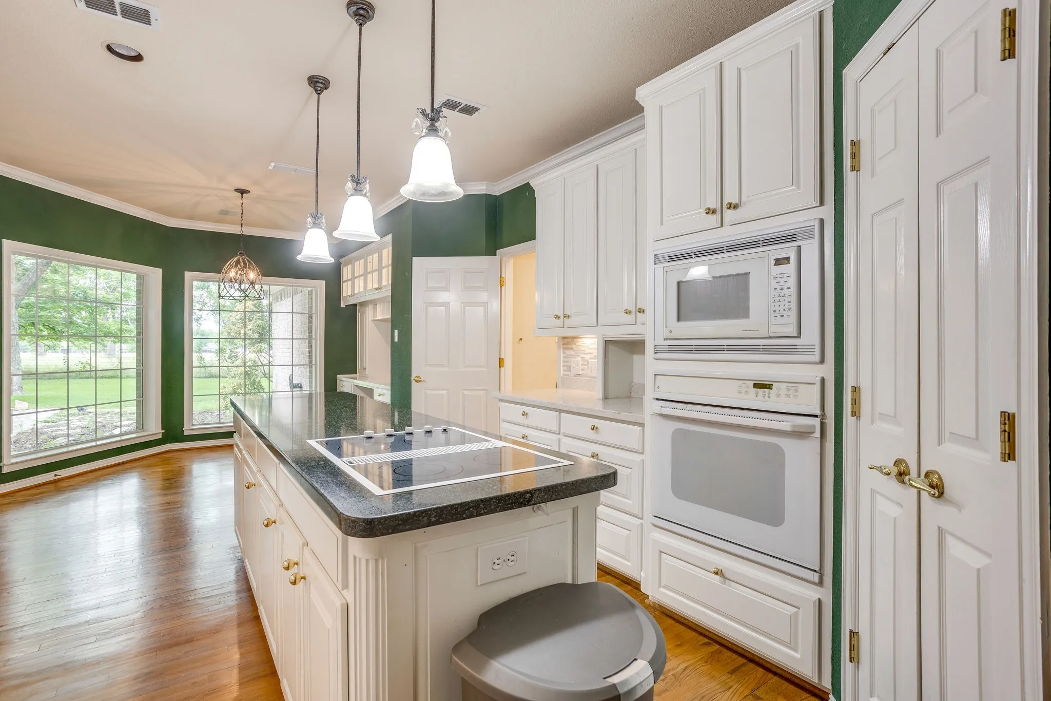 Single Family Residence For Sale in Hood County , 8707 S Monticello Circle, Granbury, Texas 76049, 4 Bedrooms, 3 Bathrooms, 2 Garage spaces, 2,412 Sqft, built in 1997, Price $375,000, mls#21262819, Real Estate Agent in Granbury, Homes For Sale in Hood county, Homes For Sale in Granbury, Realtor in Granbury Texas, Real Estate Brokerage Independent Realty Texas, Luminita Cordes Realtor