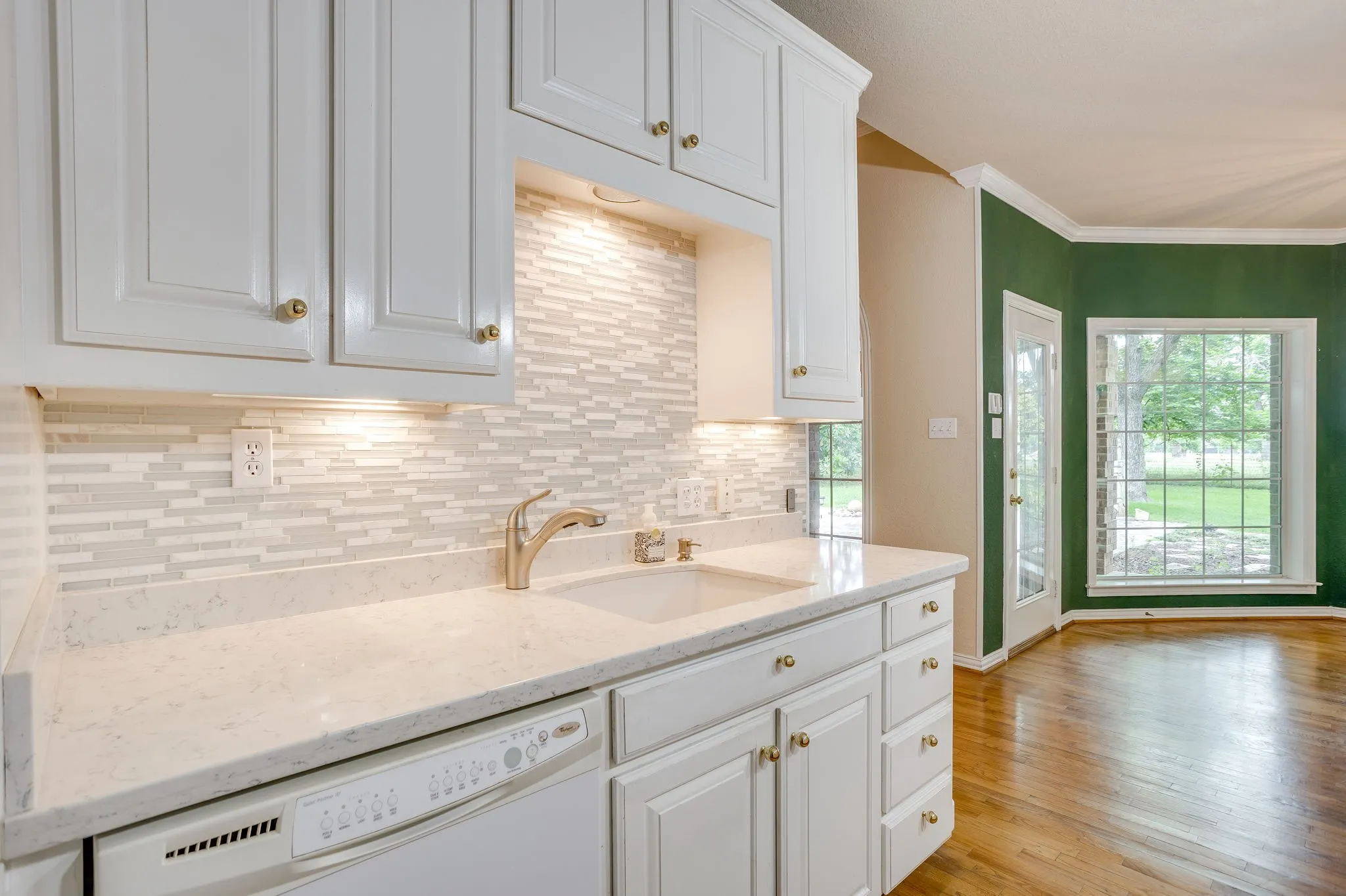 Single Family Residence For Sale in Hood County , 8707 S Monticello Circle, Granbury, Texas 76049, 4 Bedrooms, 3 Bathrooms, 2 Garage spaces, 2,412 Sqft, built in 1997, Price $375,000, mls#21262819, Real Estate Agent in Granbury, Homes For Sale in Hood county, Homes For Sale in Granbury, Realtor in Granbury Texas, Real Estate Brokerage Independent Realty Texas, Luminita Cordes Realtor