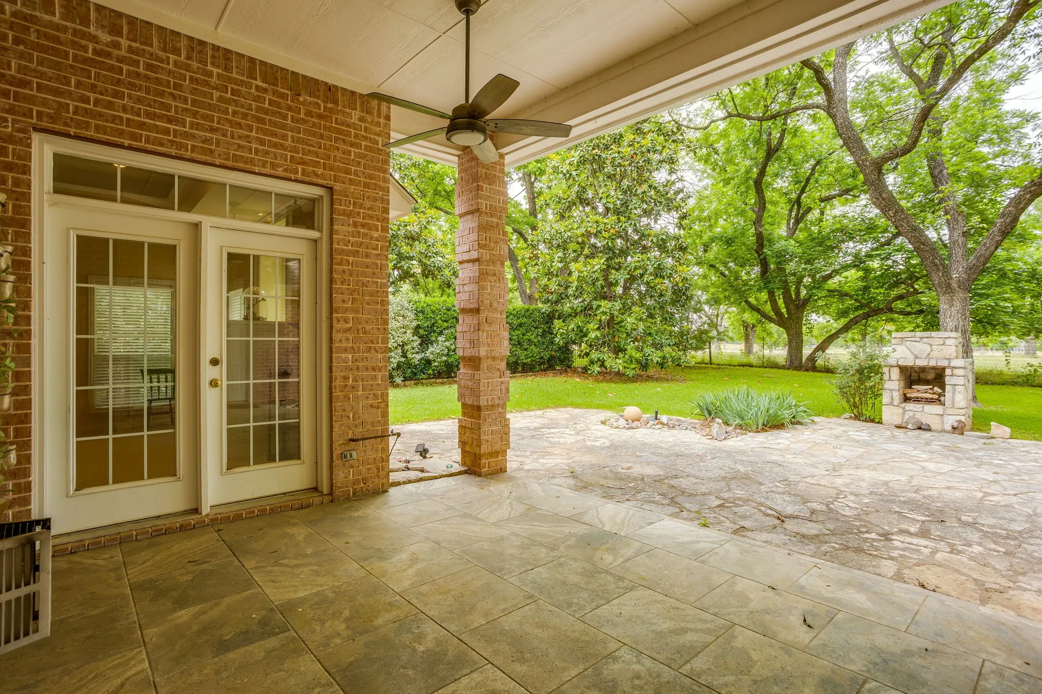 Single Family Residence For Sale in Hood County , 8707 S Monticello Circle, Granbury, Texas 76049, 4 Bedrooms, 3 Bathrooms, 2 Garage spaces, 2,412 Sqft, built in 1997, Price $375,000, mls#21262819, Real Estate Agent in Granbury, Homes For Sale in Hood county, Homes For Sale in Granbury, Realtor in Granbury Texas, Real Estate Brokerage Independent Realty Texas, Luminita Cordes Realtor