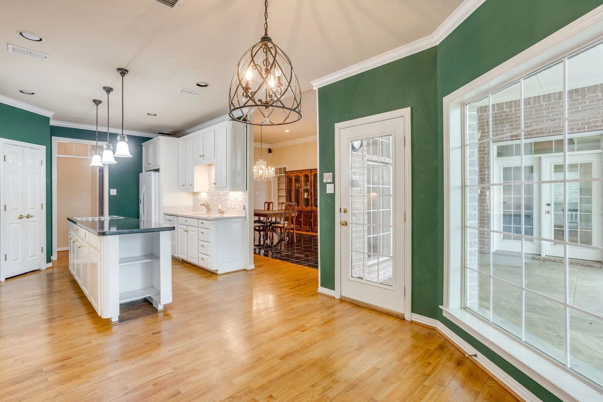 Single Family Residence For Sale in Hood County , 8707 S Monticello Circle, Granbury, Texas 76049, 4 Bedrooms, 3 Bathrooms, 2 Garage spaces, 2,412 Sqft, built in 1997, Price $375,000, mls#21262819, Real Estate Agent in Granbury, Homes For Sale in Hood county, Homes For Sale in Granbury, Realtor in Granbury Texas, Real Estate Brokerage Independent Realty Texas, Luminita Cordes Realtor