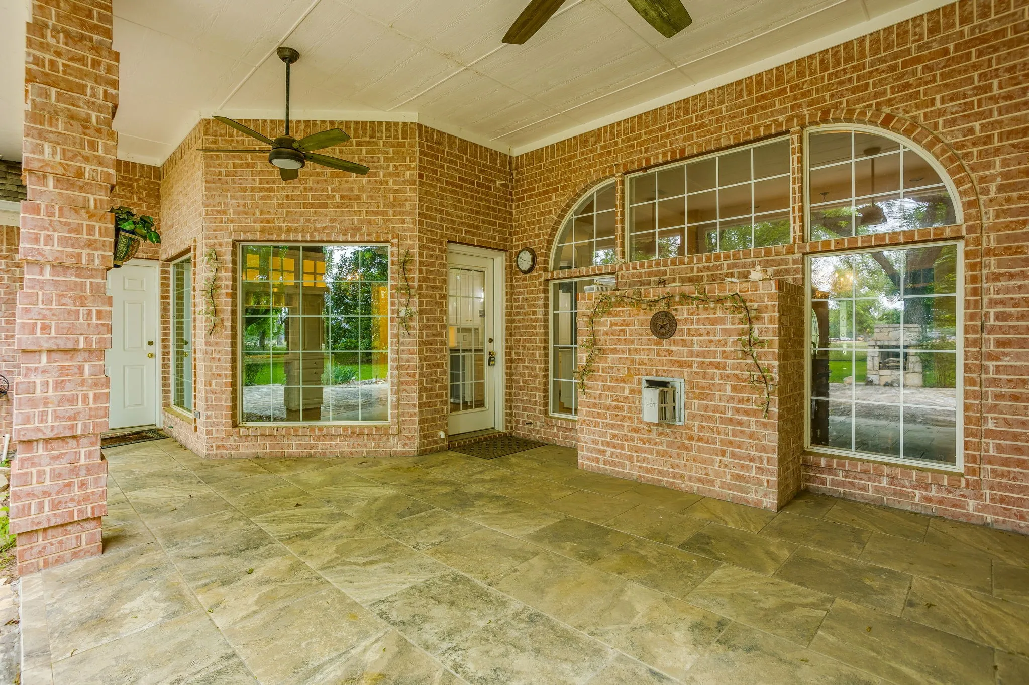 Single Family Residence For Sale in Hood County , 8707 S Monticello Circle, Granbury, Texas 76049, 4 Bedrooms, 3 Bathrooms, 2 Garage spaces, 2,412 Sqft, built in 1997, Price $375,000, mls#21262819, Real Estate Agent in Granbury, Homes For Sale in Hood county, Homes For Sale in Granbury, Realtor in Granbury Texas, Real Estate Brokerage Independent Realty Texas, Luminita Cordes Realtor