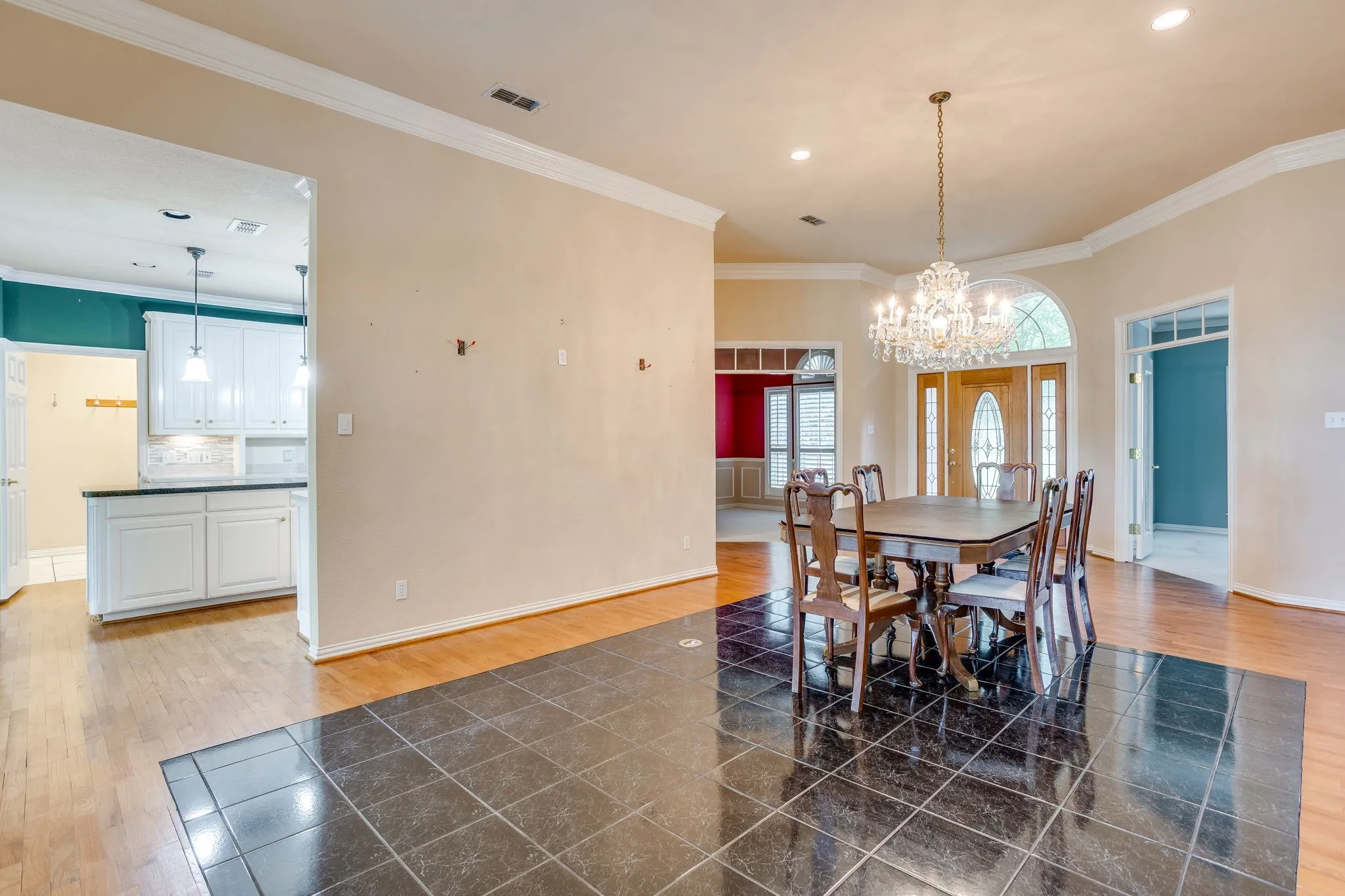 Single Family Residence For Sale in Hood County , 8707 S Monticello Circle, Granbury, Texas 76049, 4 Bedrooms, 3 Bathrooms, 2 Garage spaces, 2,412 Sqft, built in 1997, Price $375,000, mls#21262819, Real Estate Agent in Granbury, Homes For Sale in Hood county, Homes For Sale in Granbury, Realtor in Granbury Texas, Real Estate Brokerage Independent Realty Texas, Luminita Cordes Realtor