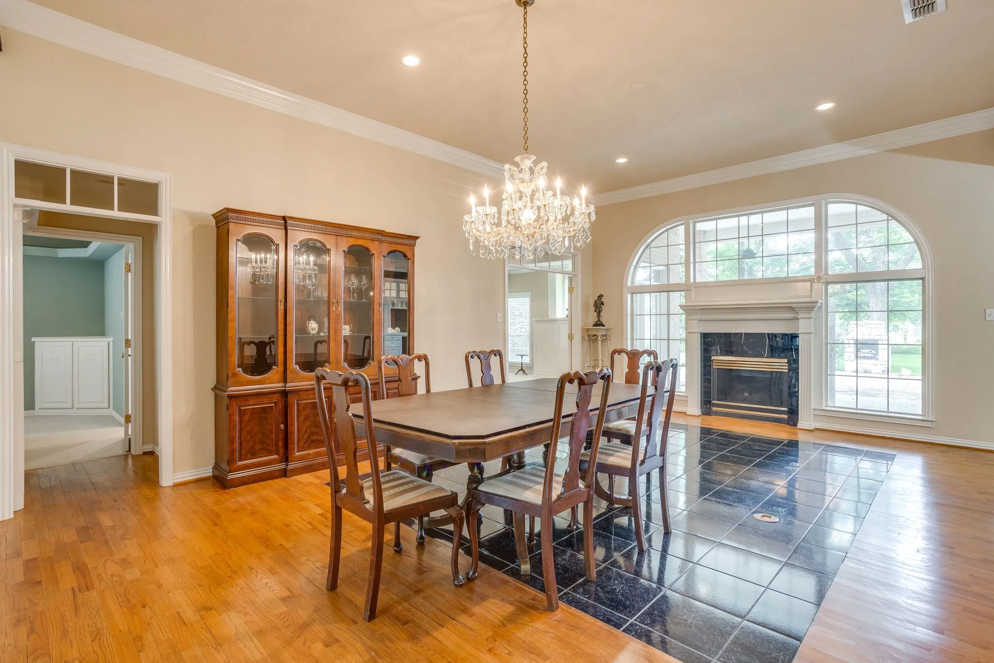 Single Family Residence For Sale in Hood County , 8707 S Monticello Circle, Granbury, Texas 76049, 4 Bedrooms, 3 Bathrooms, 2 Garage spaces, 2,412 Sqft, built in 1997, Price $375,000, mls#21262819, Real Estate Agent in Granbury, Homes For Sale in Hood county, Homes For Sale in Granbury, Realtor in Granbury Texas, Real Estate Brokerage Independent Realty Texas, Luminita Cordes Realtor