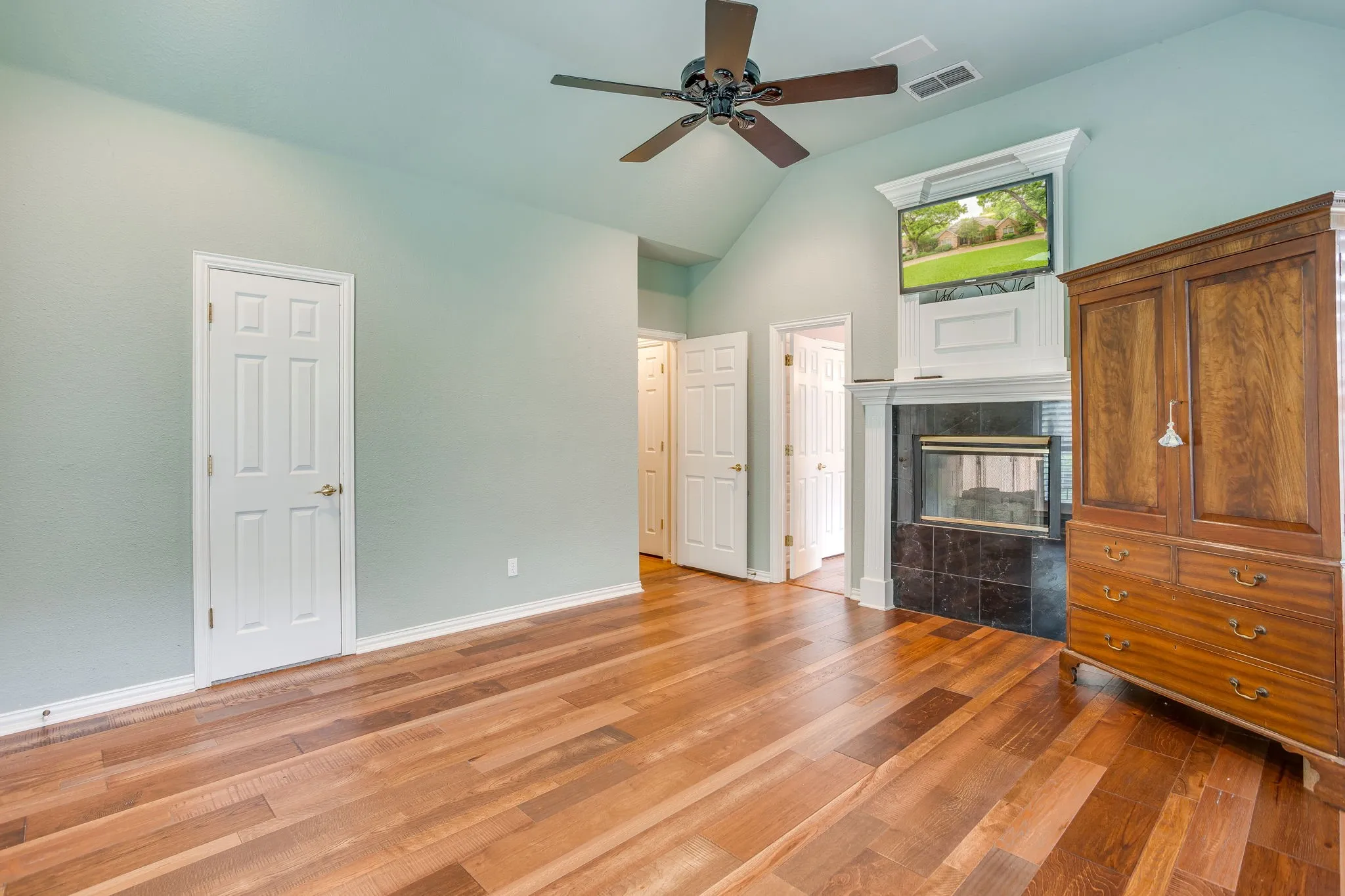 Single Family Residence For Sale in Hood County , 8707 S Monticello Circle, Granbury, Texas 76049, 4 Bedrooms, 3 Bathrooms, 2 Garage spaces, 2,412 Sqft, built in 1997, Price $375,000, mls#21262819, Real Estate Agent in Granbury, Homes For Sale in Hood county, Homes For Sale in Granbury, Realtor in Granbury Texas, Real Estate Brokerage Independent Realty Texas, Luminita Cordes Realtor